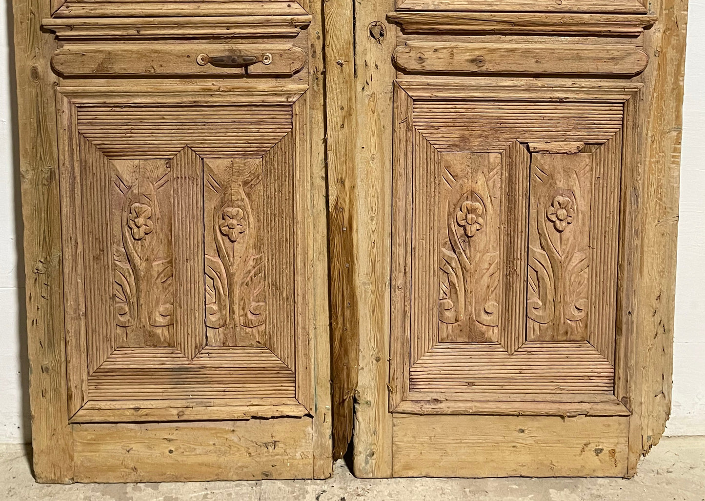 Antique French Panel Door with Carving (89.5x59.75) L004