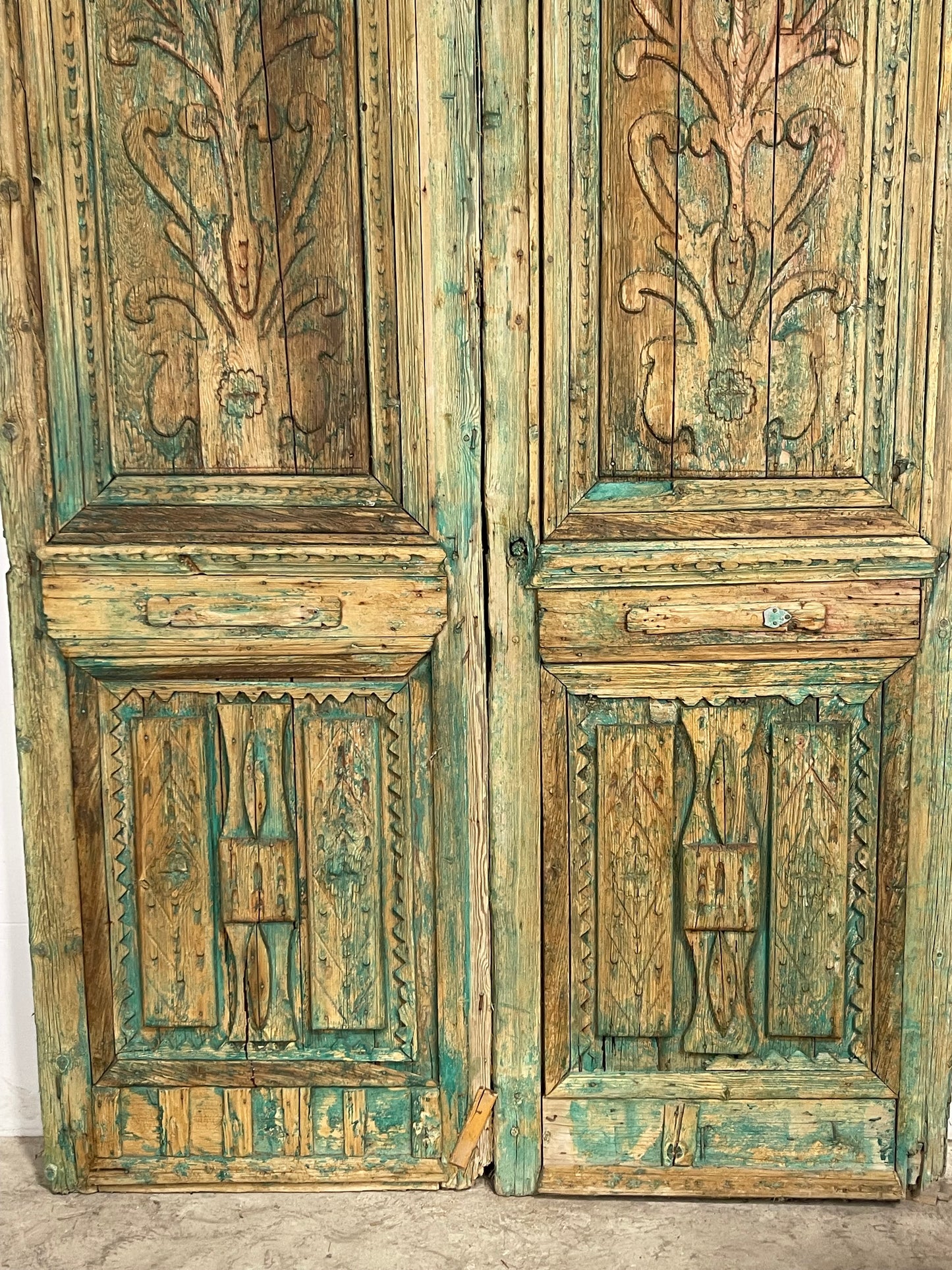 Antique French Panel Doors with Carving (91.75 x 61) M040