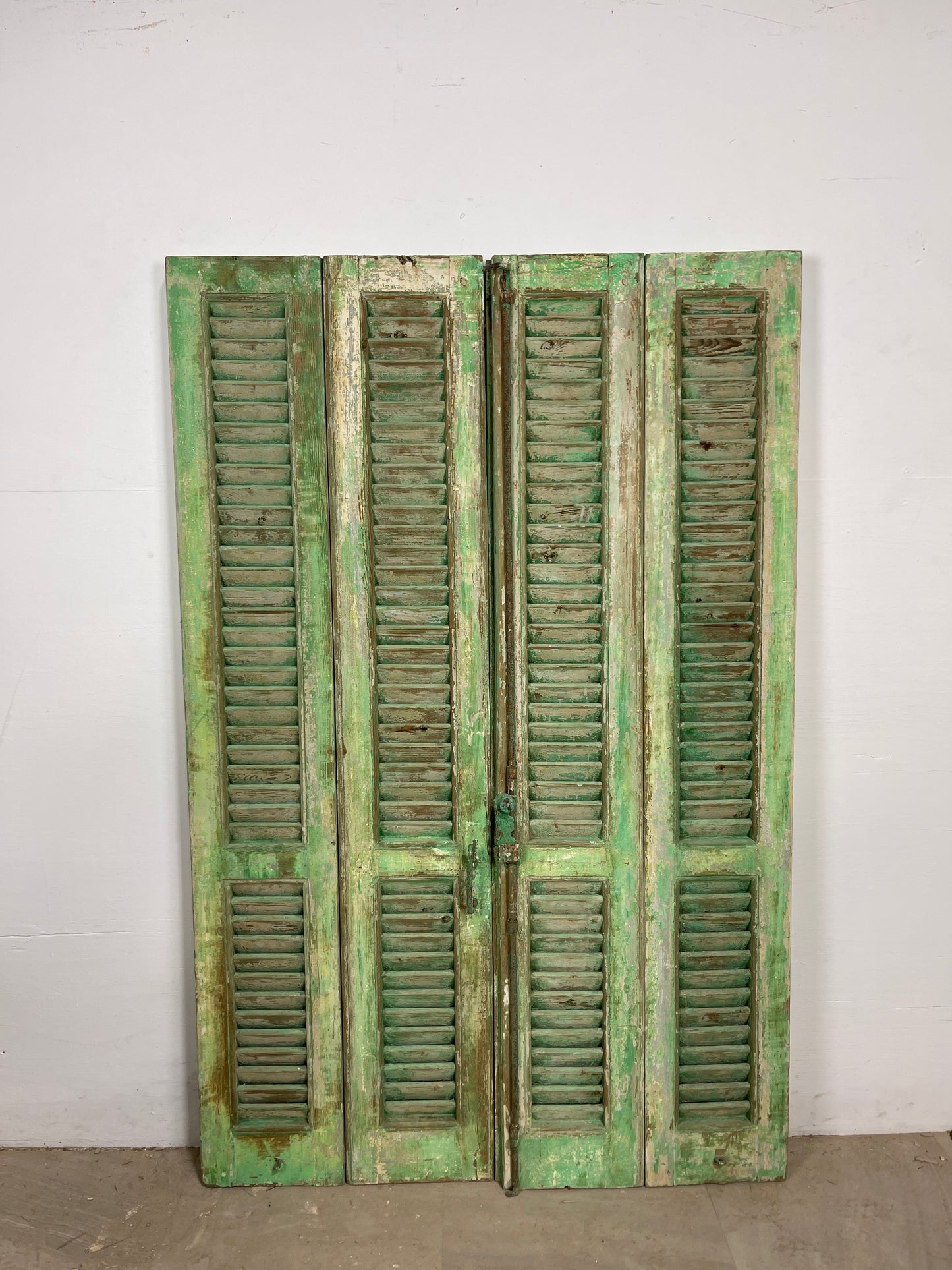 Antique French Shutters - 4 piece set green (62.5x40.75) O998