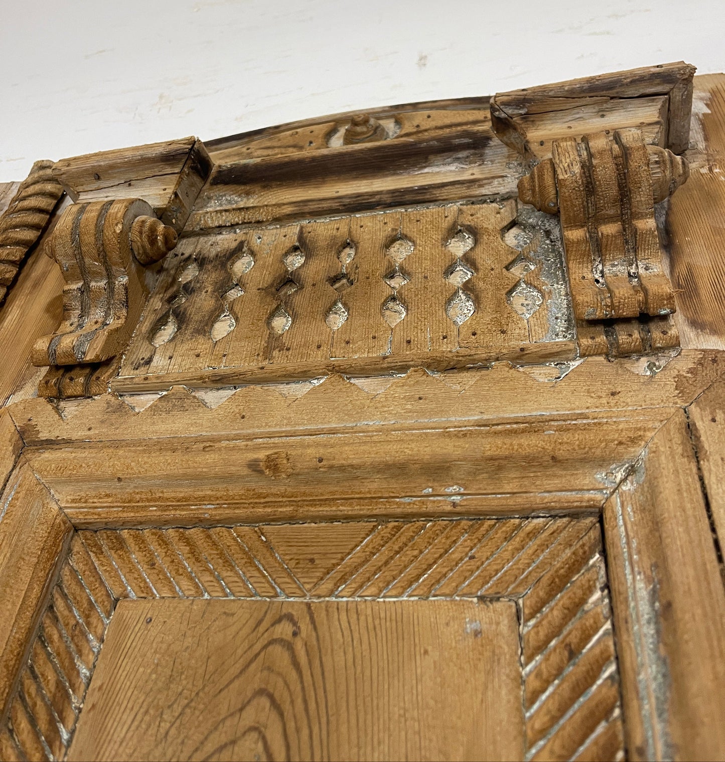 Antique French panel doors with Carvings (99 x 44) P23