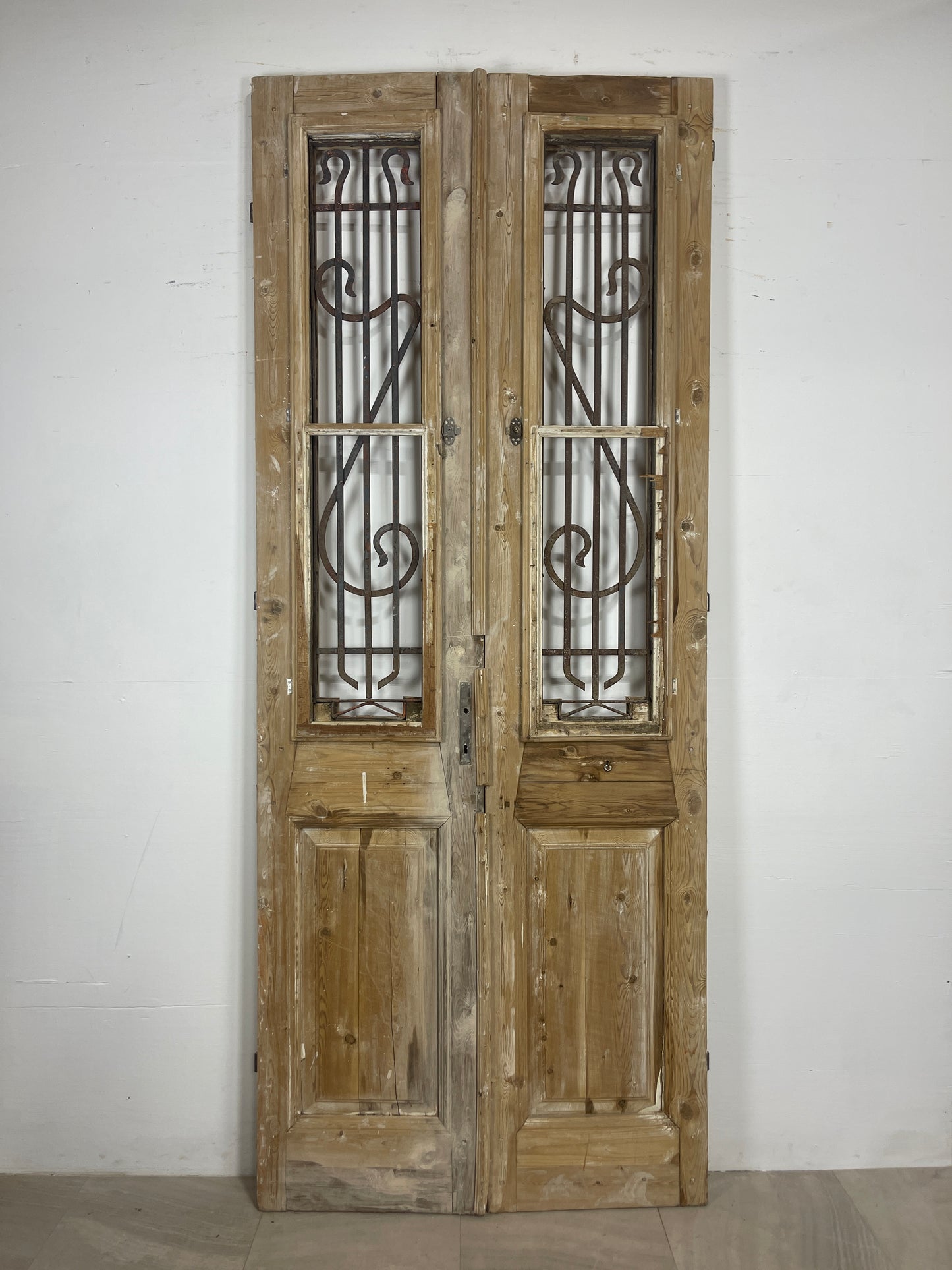 Antique French panel doors with Metal (102.5 x 42) O53