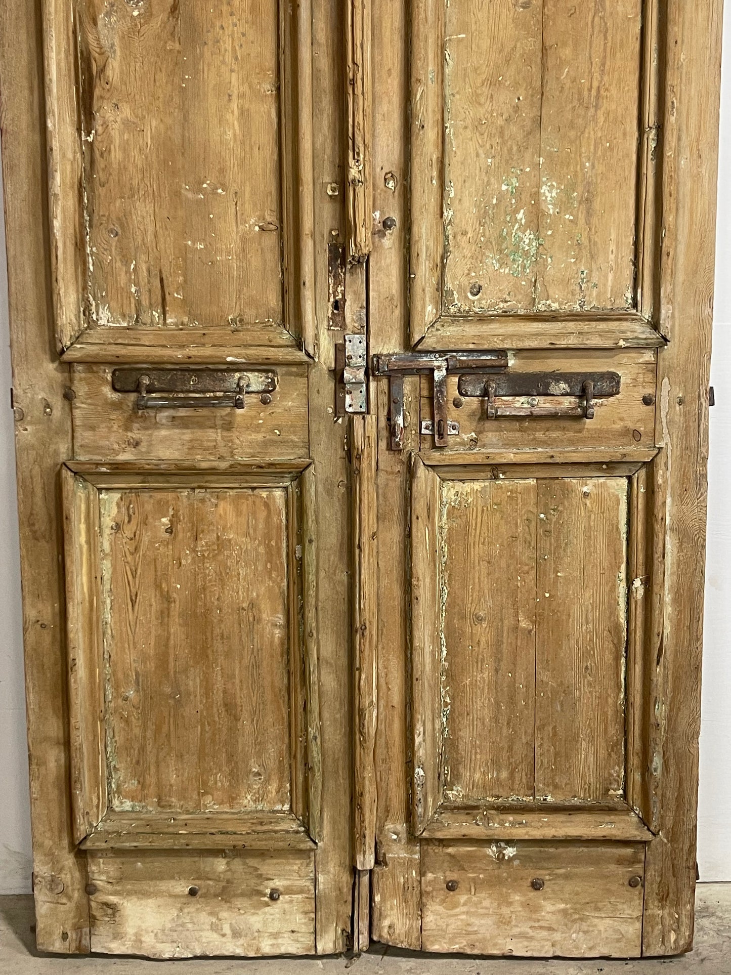 Antique French Panel Doors with Carving (113.5 x 50.5) M032