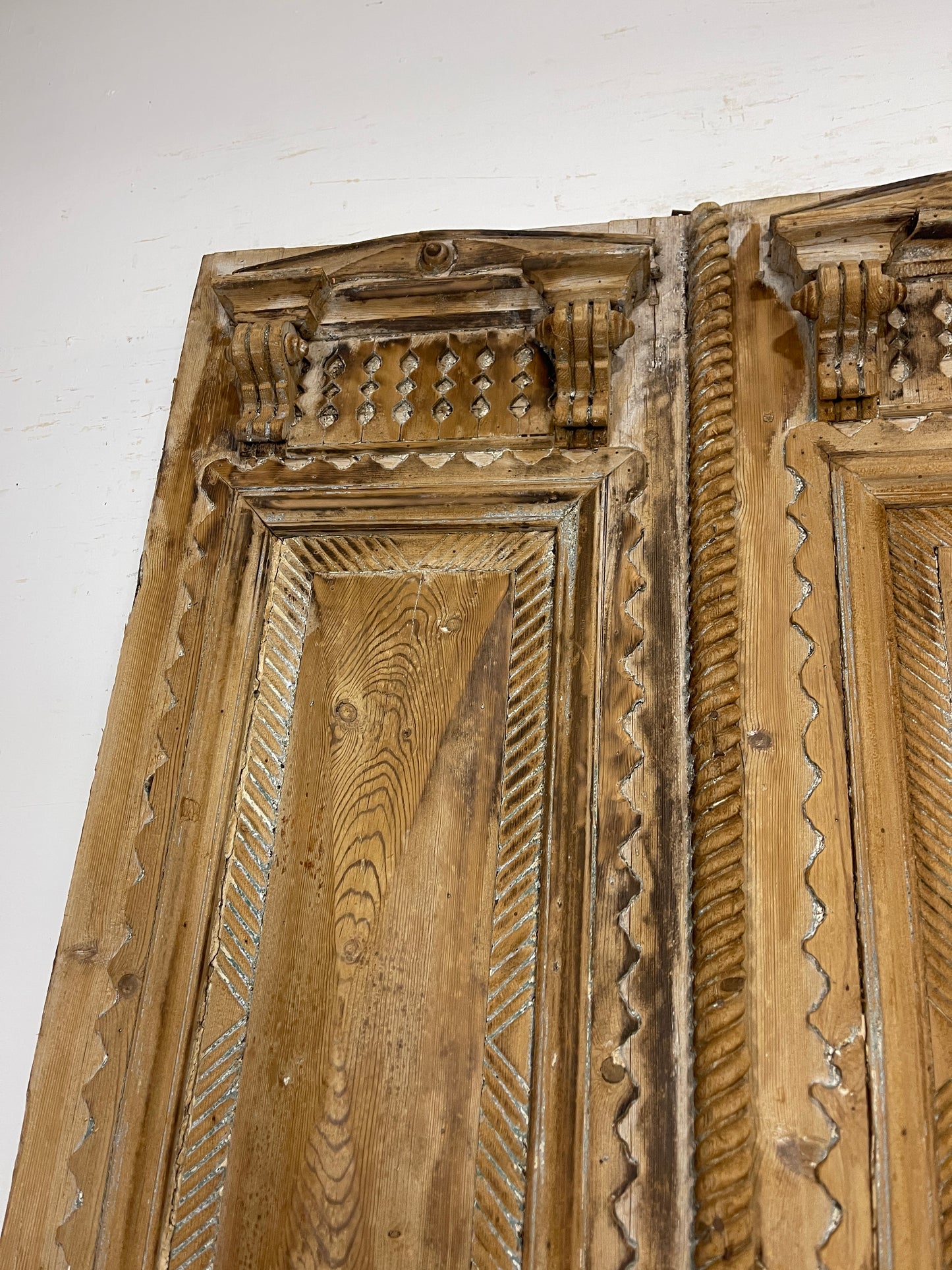 Antique French panel doors with Carvings (99 x 44) P23