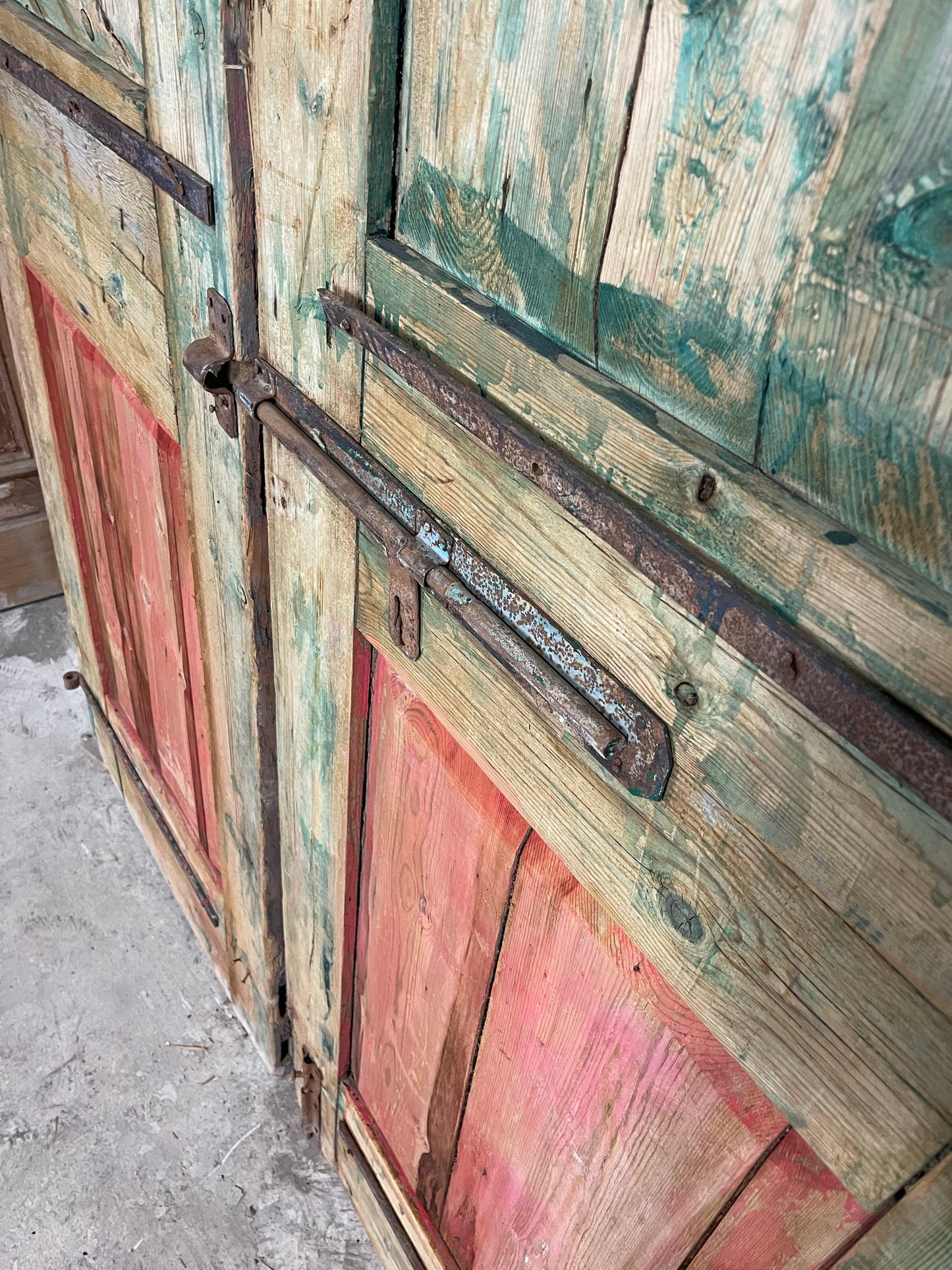 Antique French Panel Doors with Carving (109.5 xn 60.75) M031