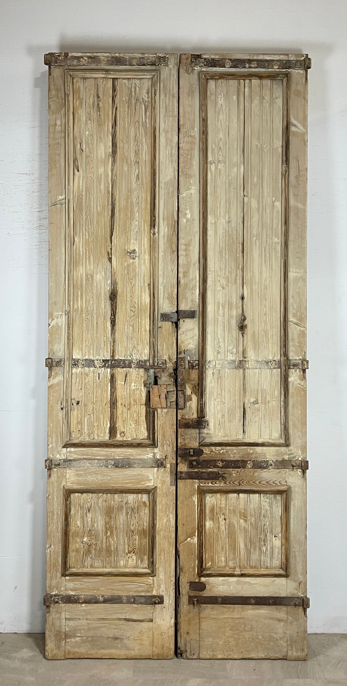 Antique French panel doors with Carvings (119 x 51.5) P50
