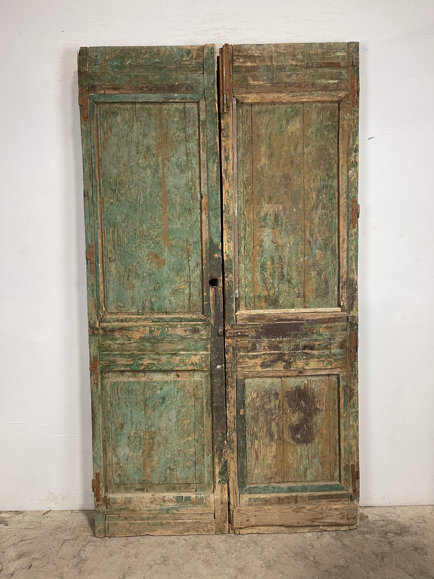 Antique French Panel Doors with Carving (91.75 x 51.25) M043