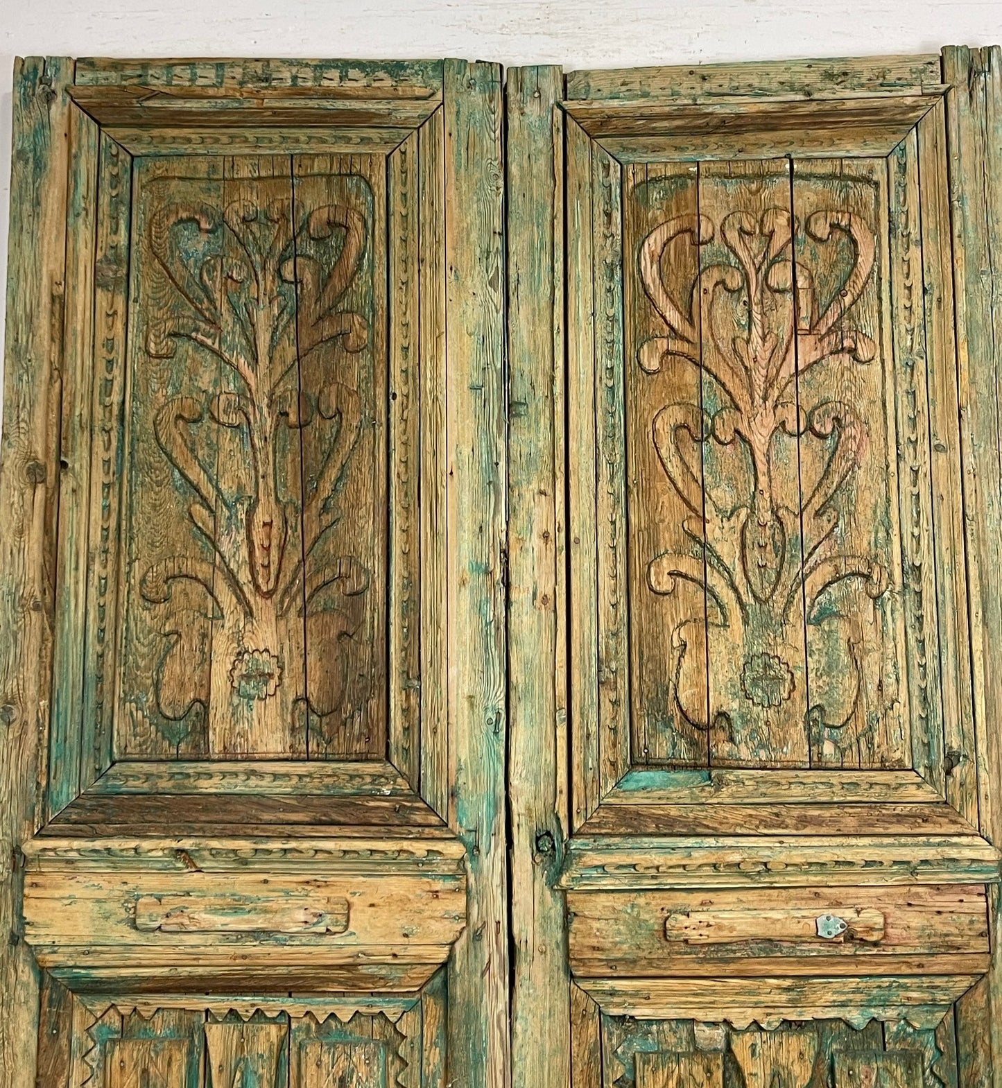 Antique French Panel Doors with Carving (91.75 x 61) M040