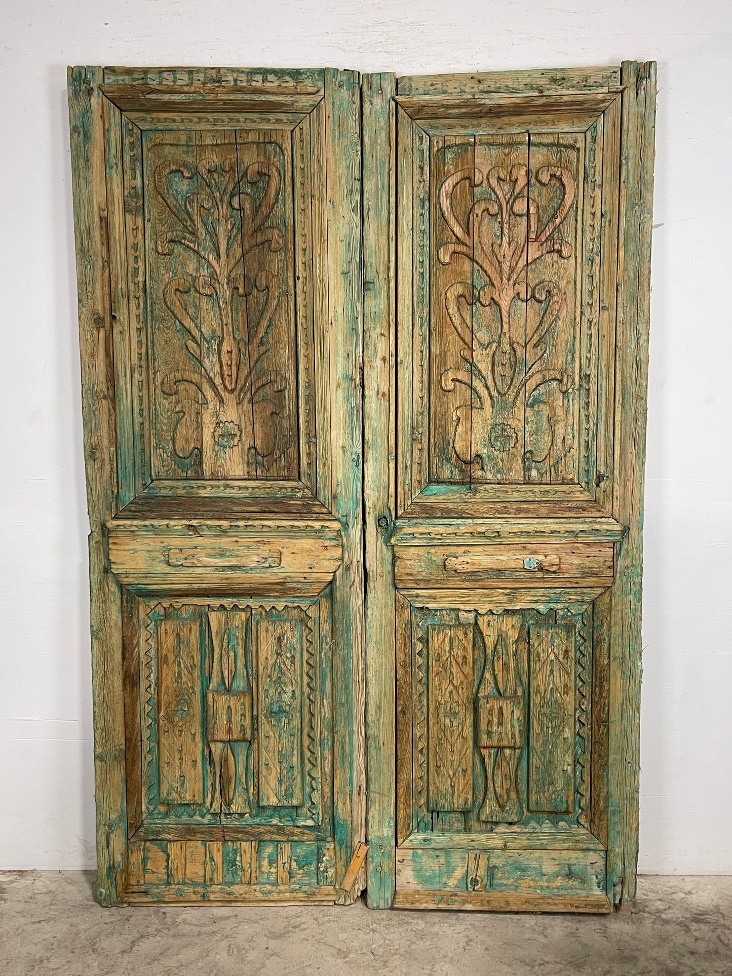 Antique French Panel Doors with Carving (91.75 x 61) M040