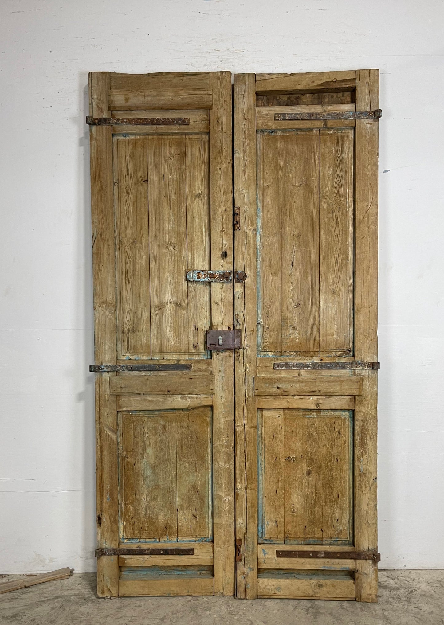 Antique French Panel Doors with Carving (92.5 x 48.75) M046