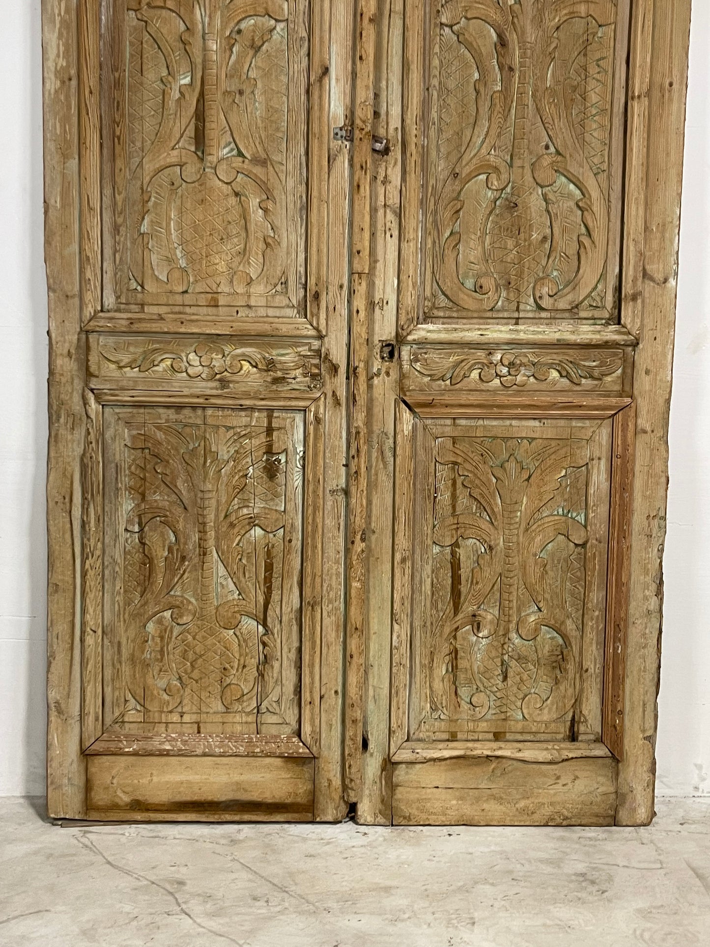 Antique French Panel Doors with Carving (93.5 x 58.5) N004