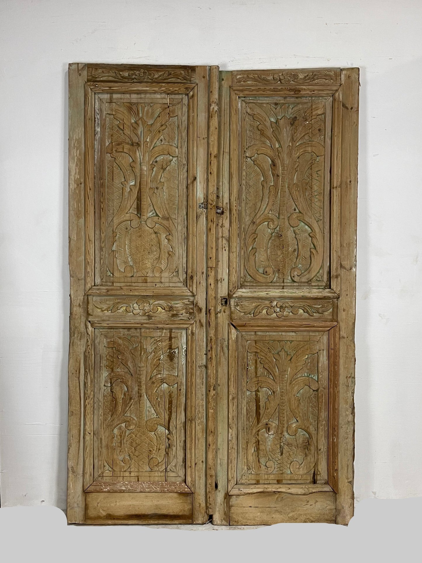 Antique French Panel Doors with Carving (93.5 x 58.5) N004