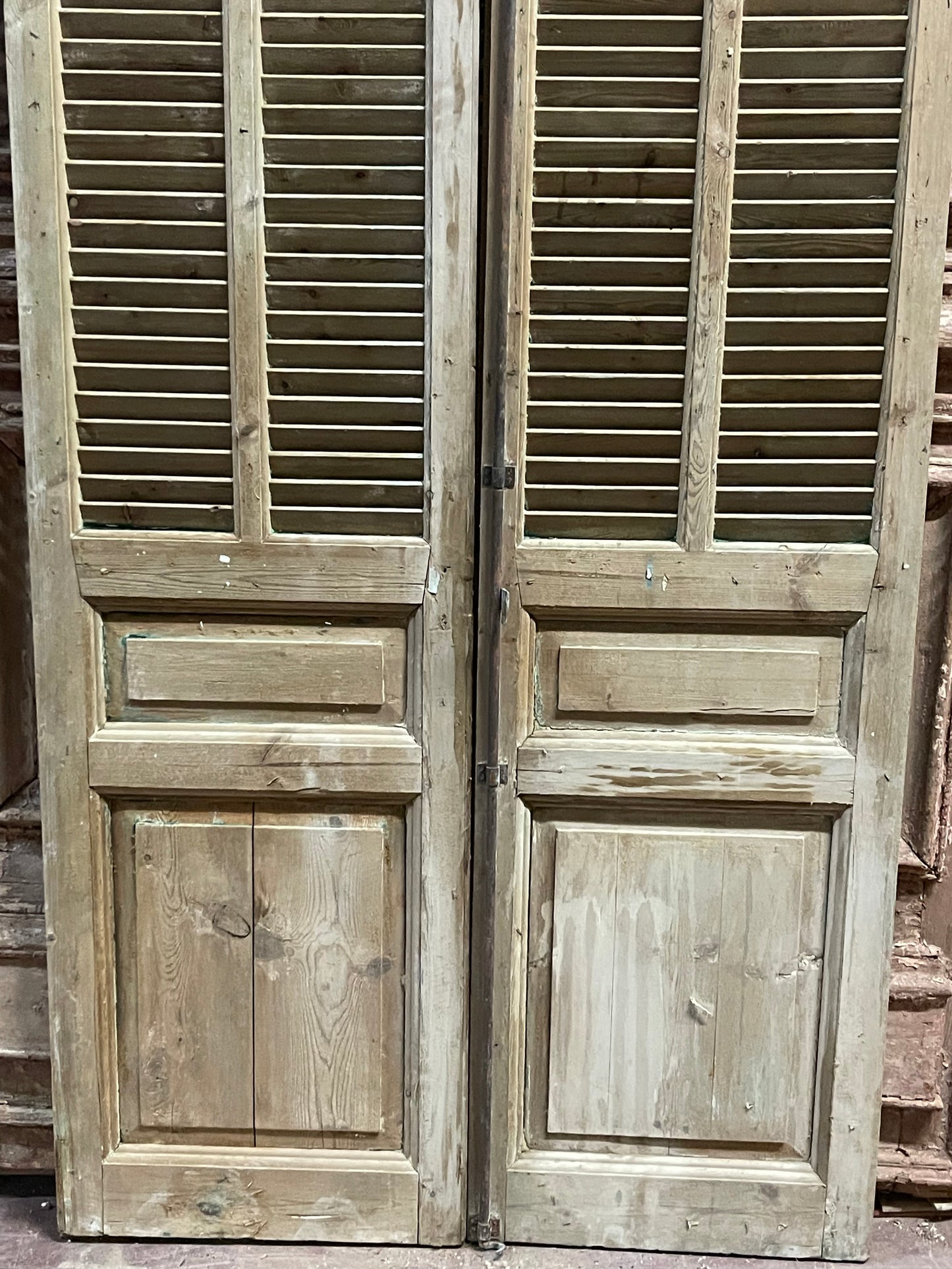 Antique French Shutters (107.25x46.25) J059