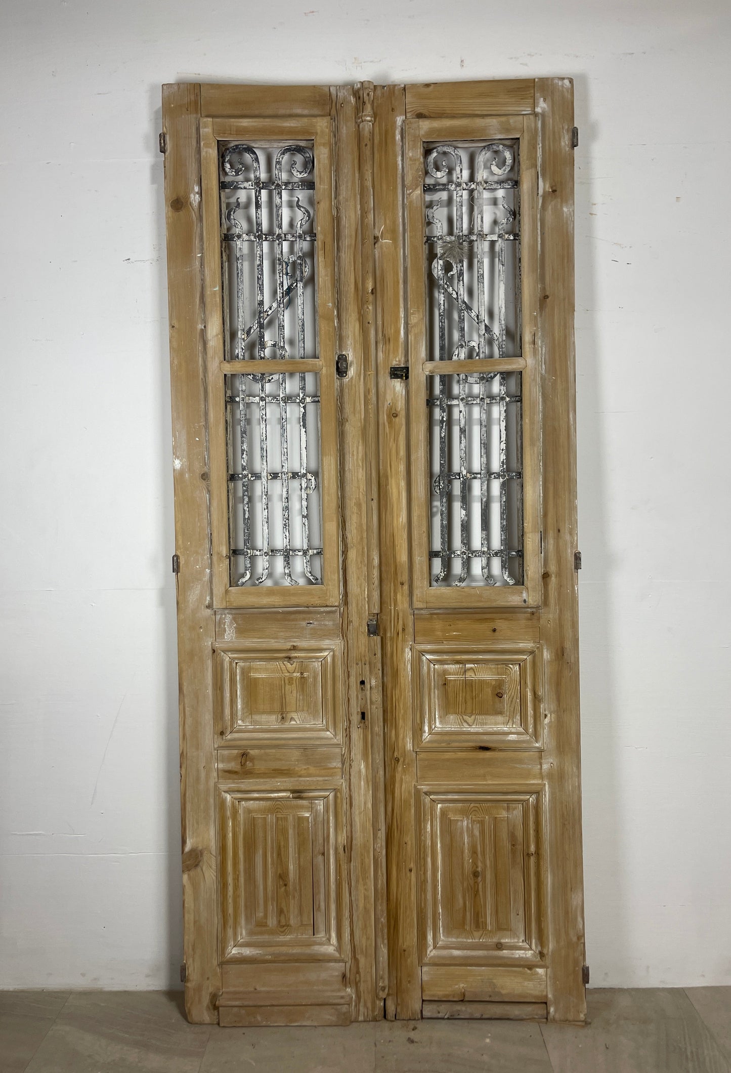 Antique French panel doors with Metal (102.25 x 44) O49