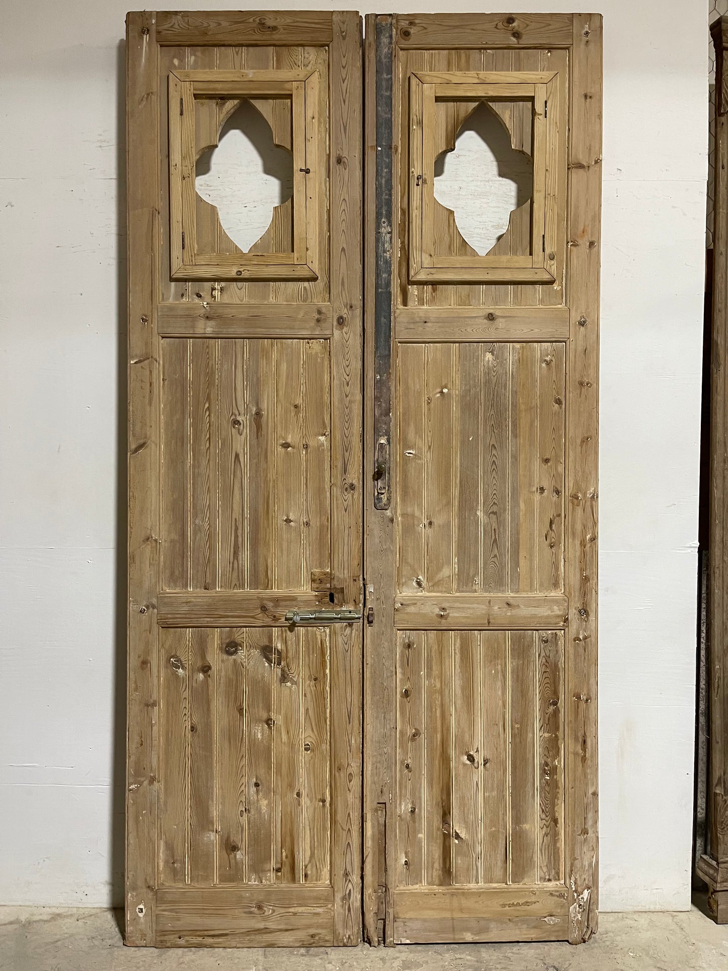 Antique French Panel Door with Carving (114.5x58.5) L009