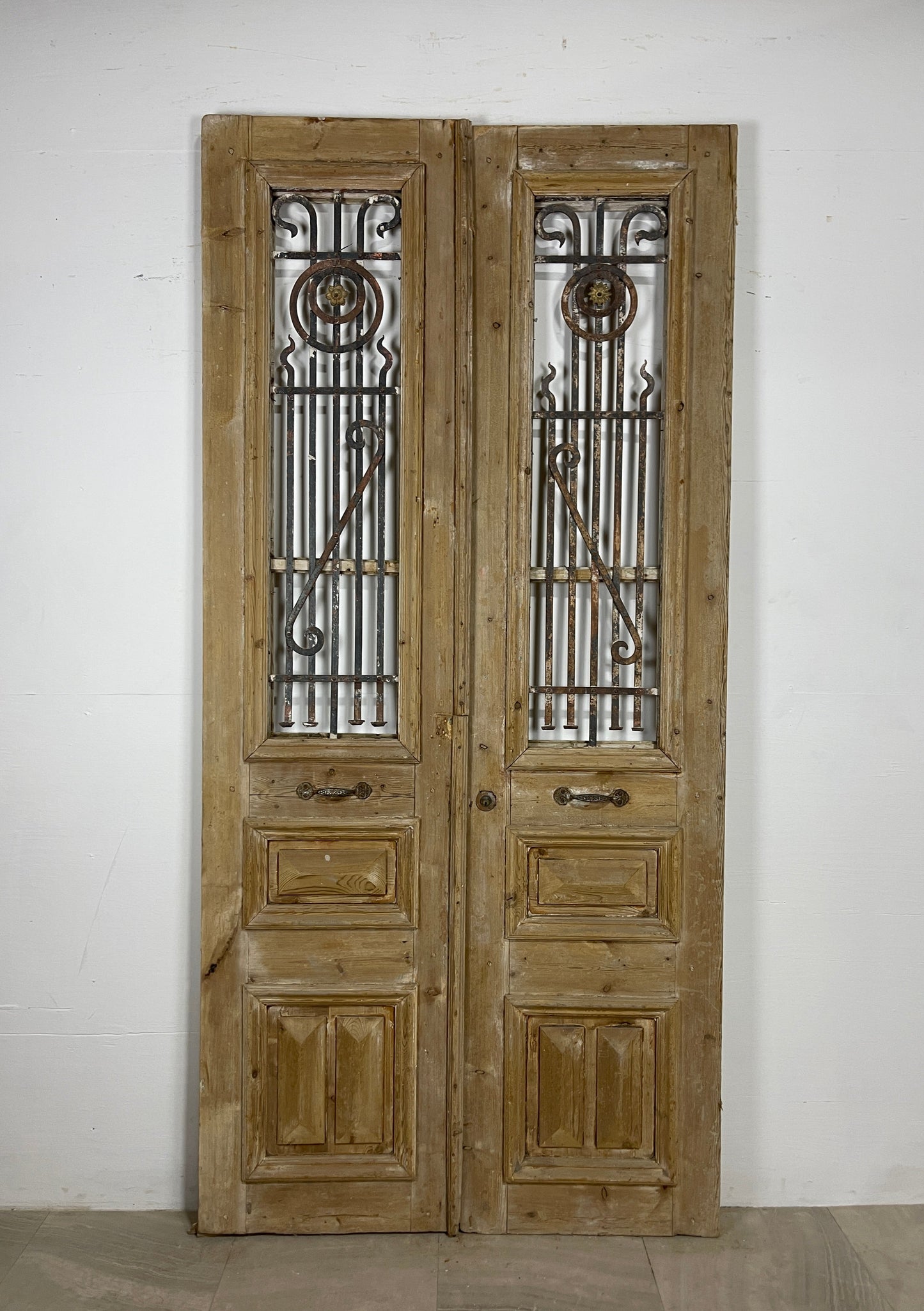Antique French panel doors with Metal (97.25 x 46) O43