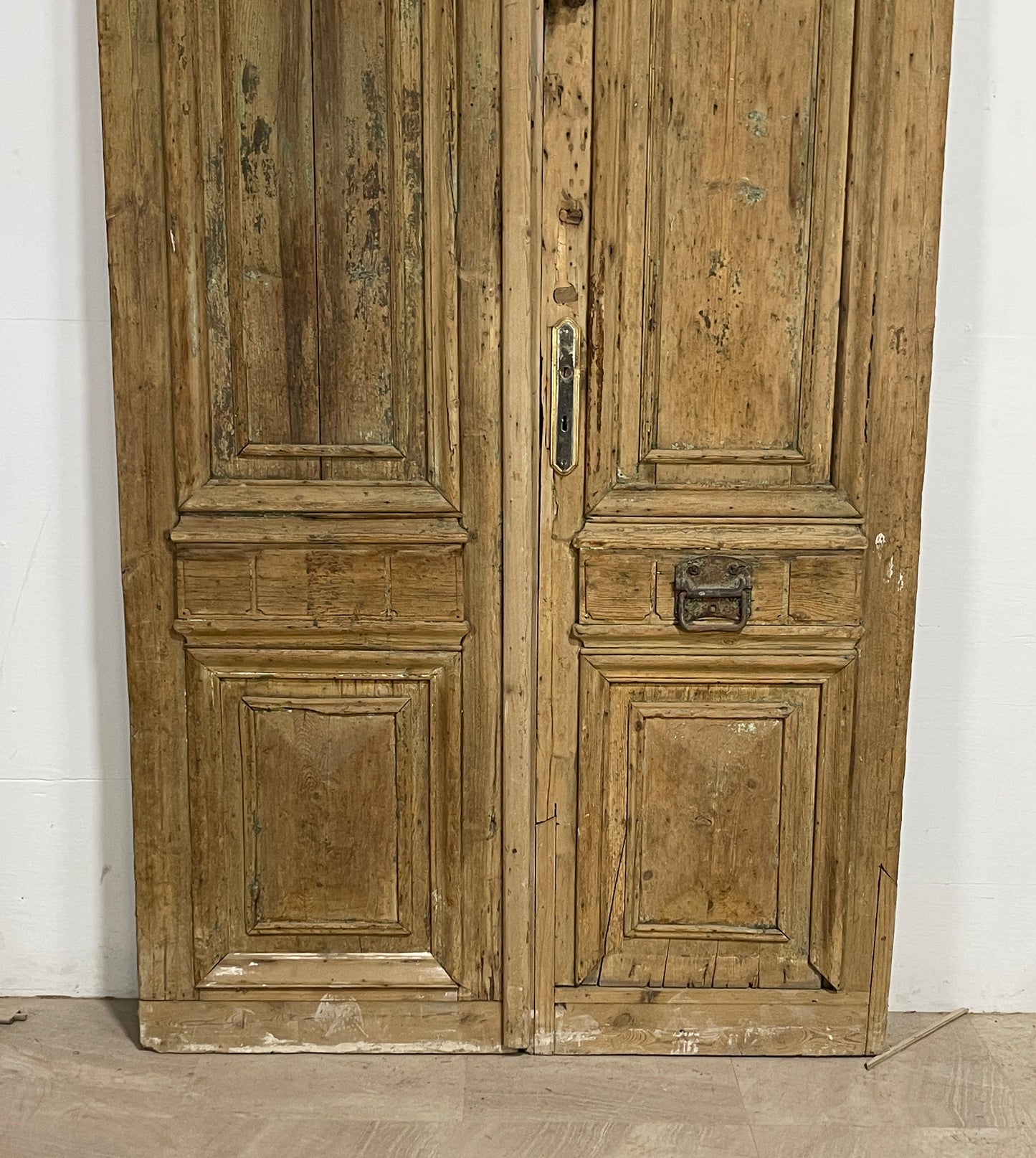 Antique French panel doors with Carvings ( 104 x 52) P44