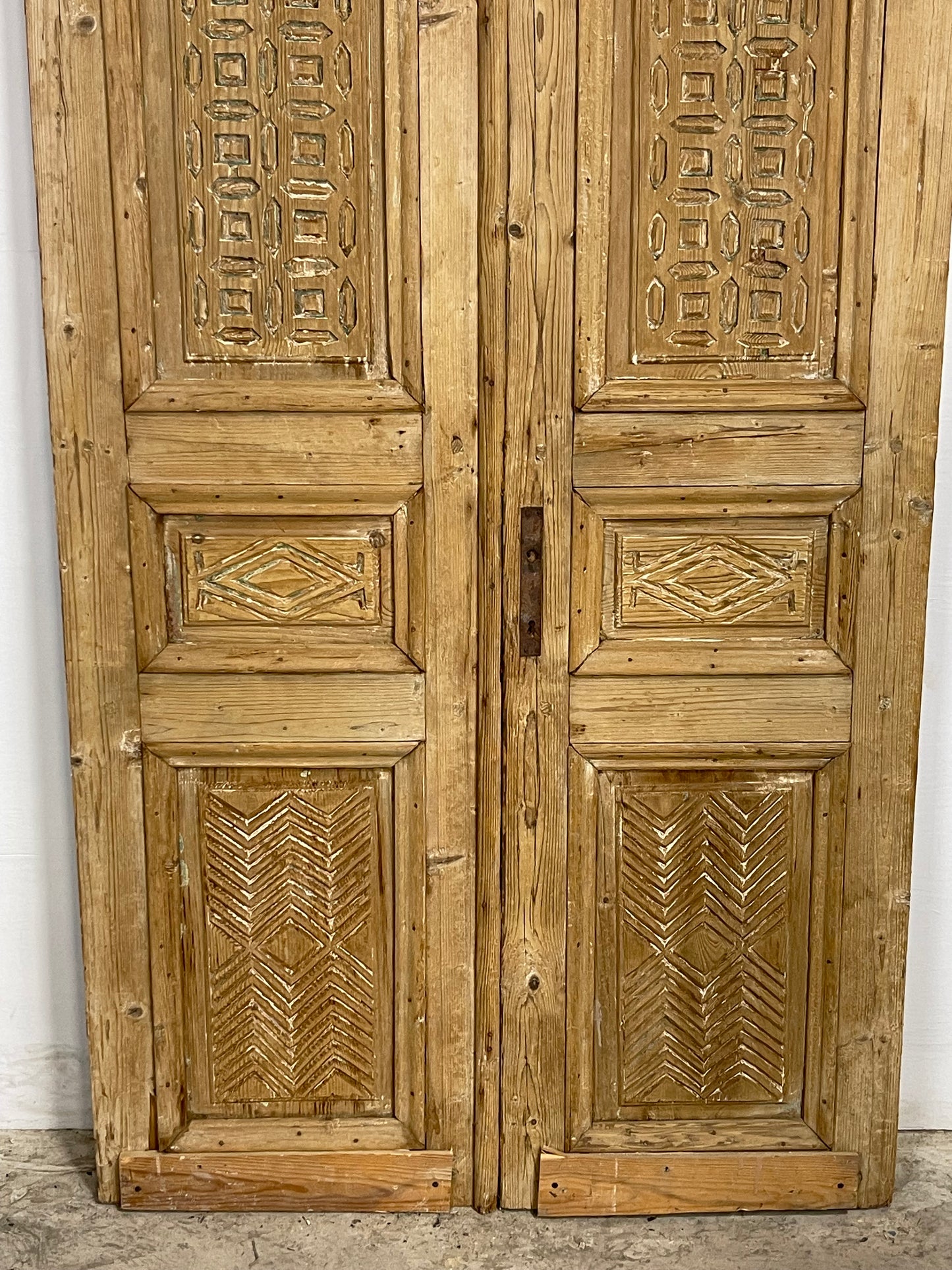 Antique French Panel Doors with Carving (87 x 41.5) M009