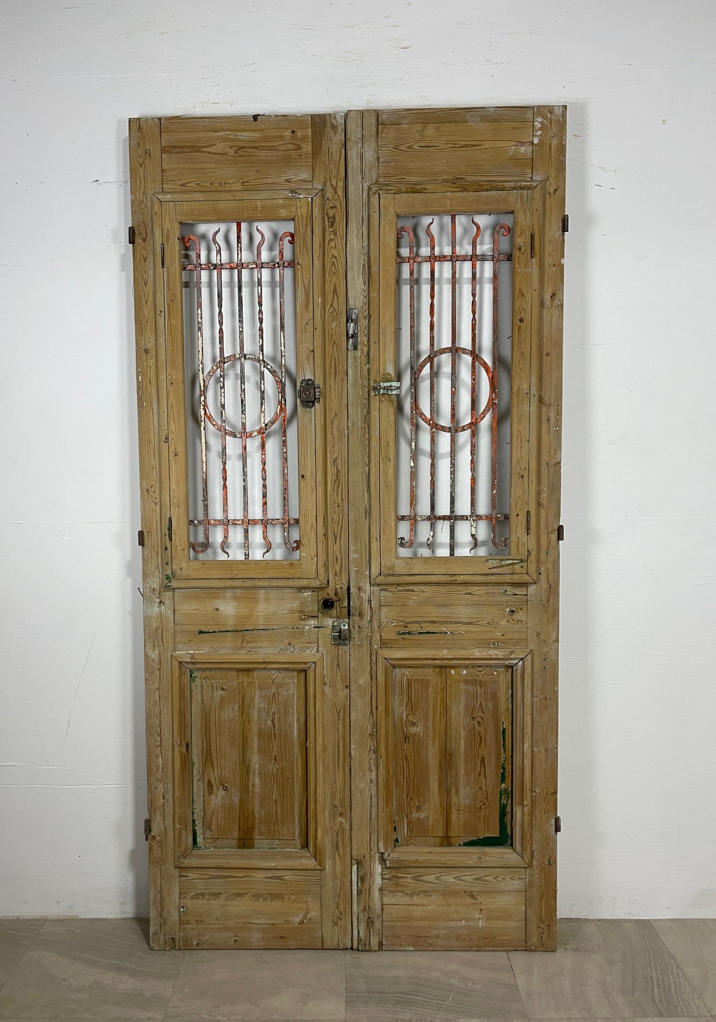 Antique French panel doors with Metal (90.5 x 45.5) O40