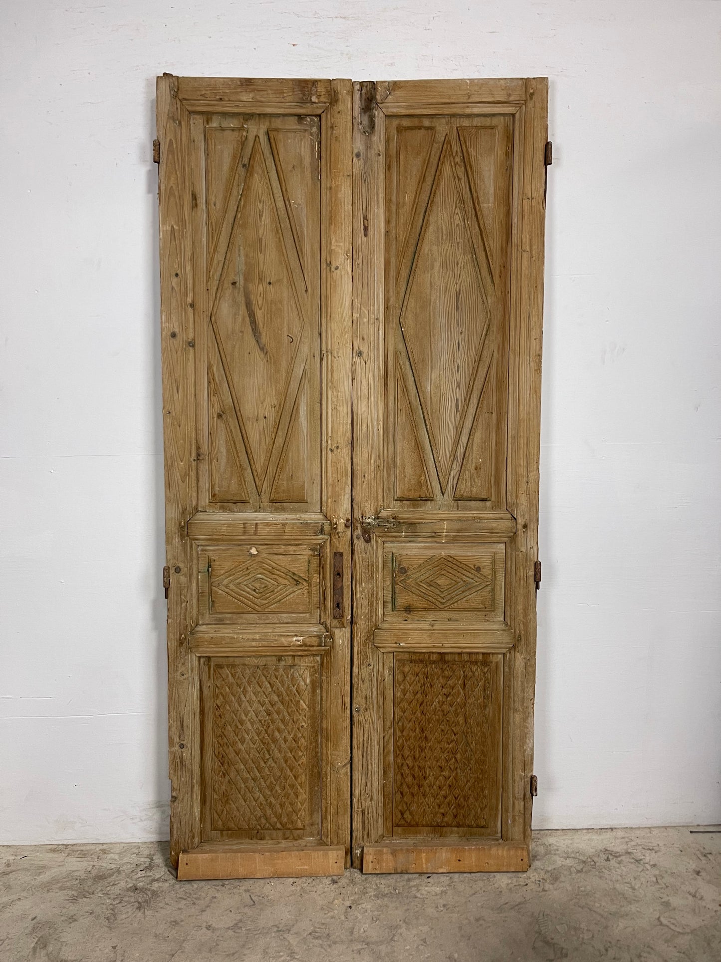 Antique French Panel Doors with Carving (87 x 41.5) M009