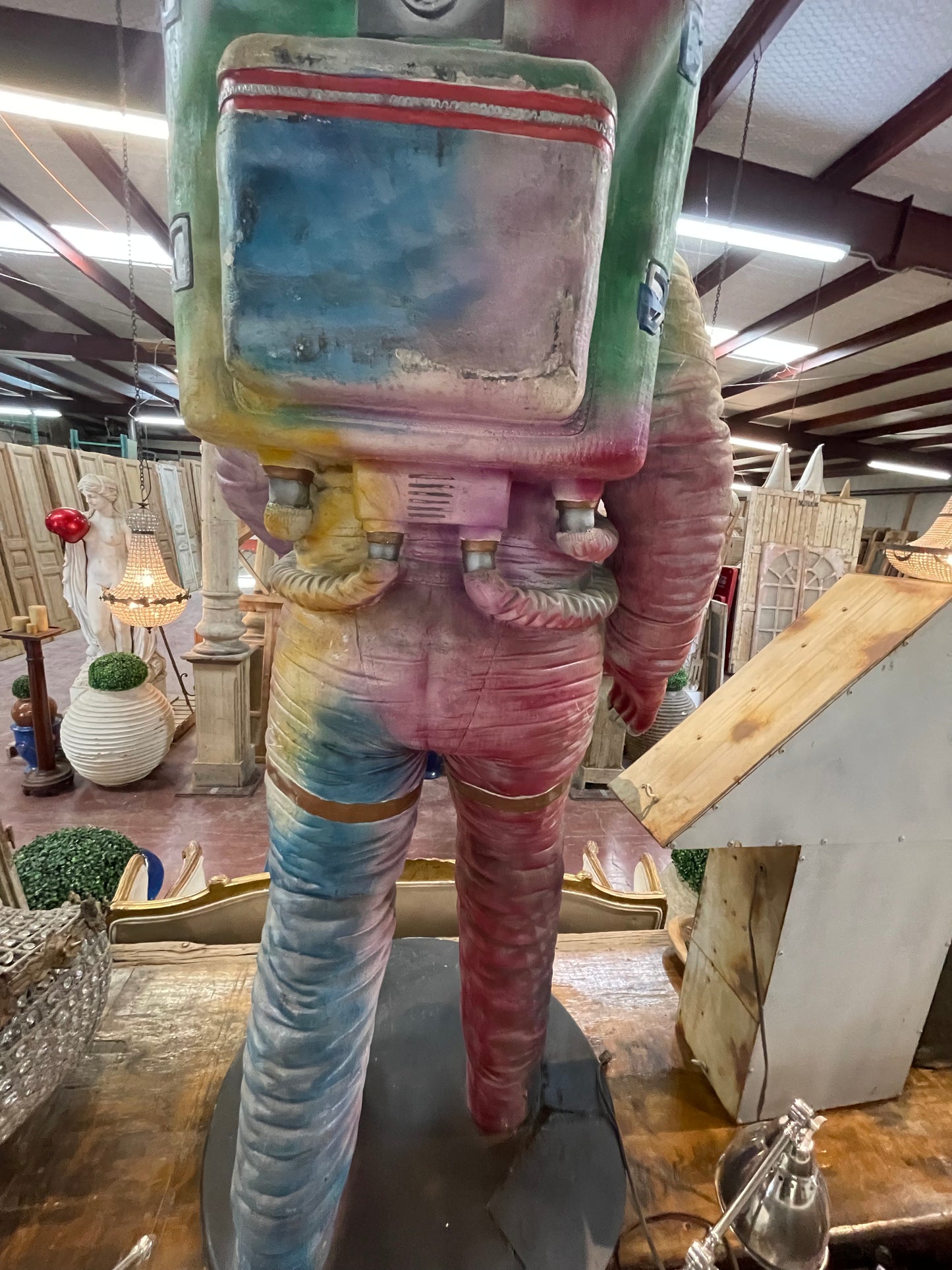 Astronaut Statue (71x36)