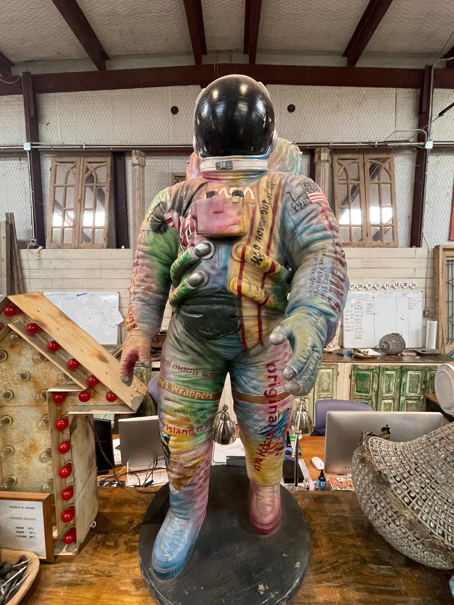 Astronaut Statue (71x36)