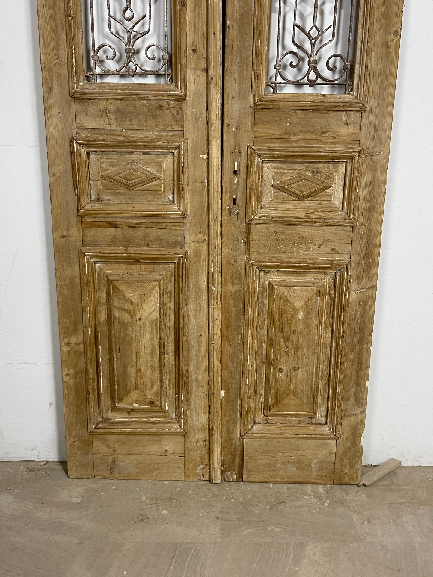 Antique French panel doors with Metal (100 x 44) P72