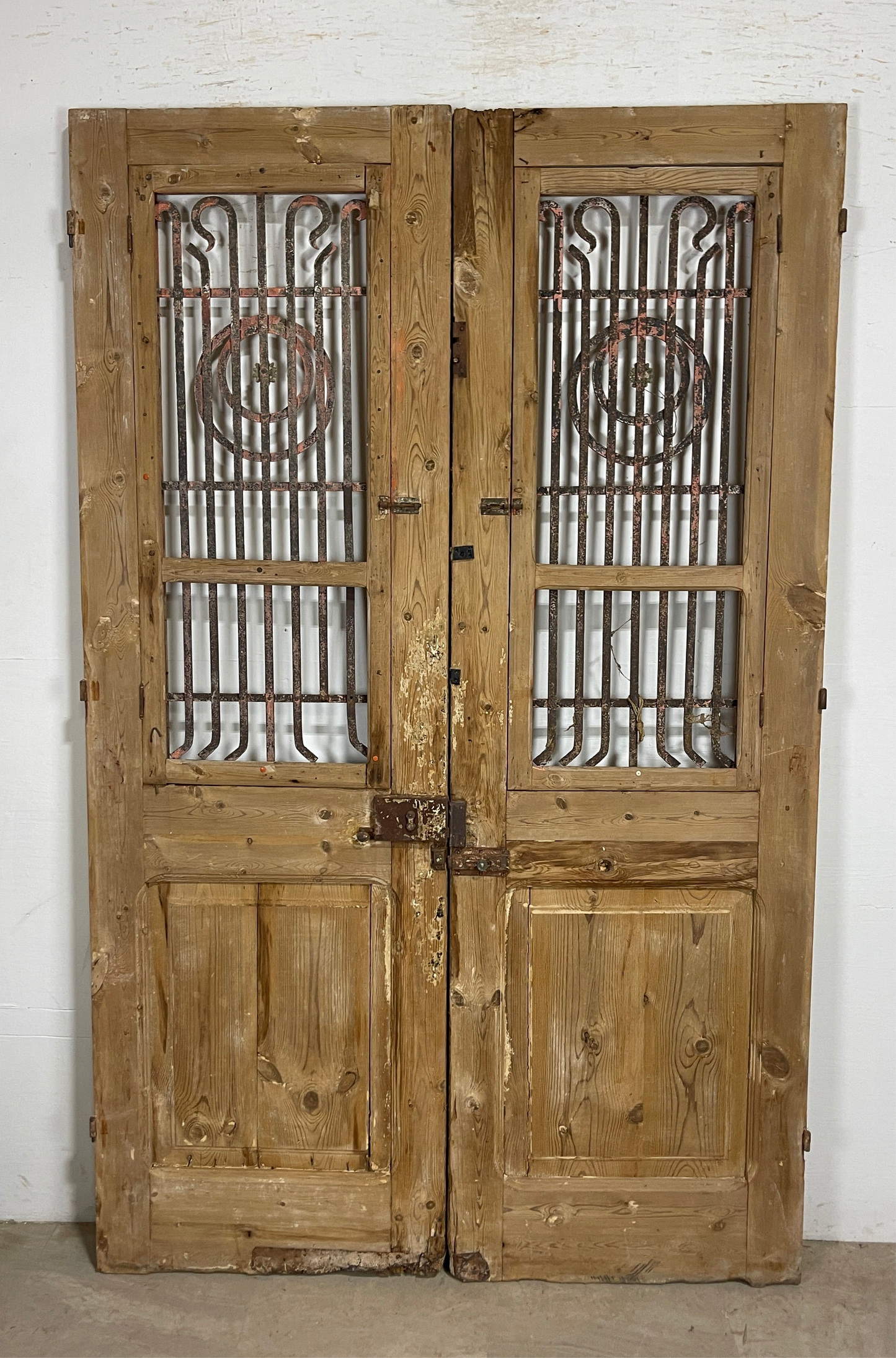 Antique French panel doors with Metal (87 x 55) P32