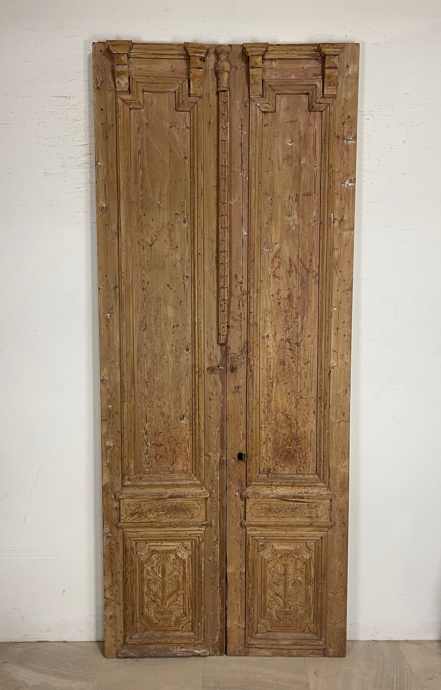 Antique French panel doors with Carvings (105 x 43) P36