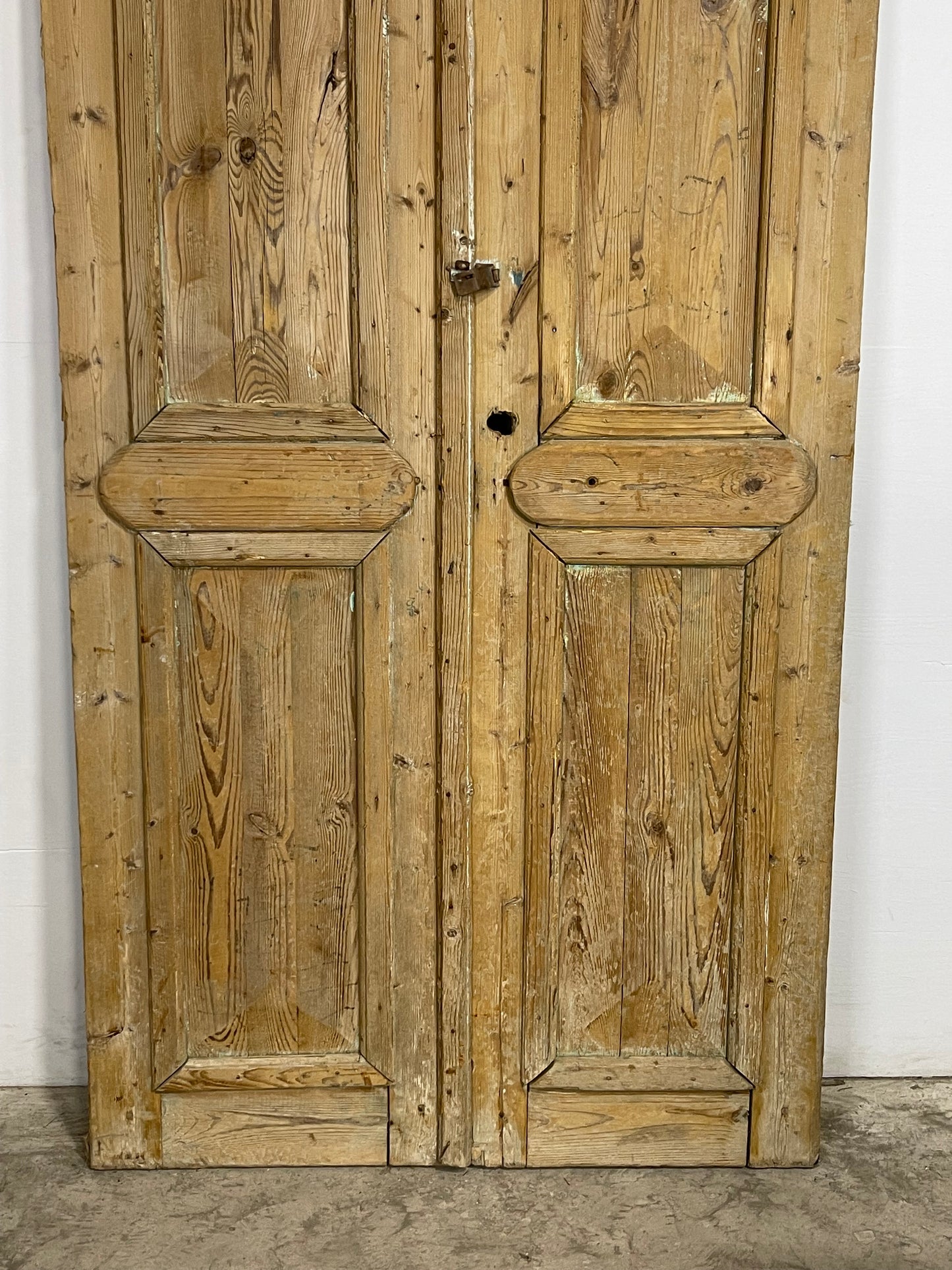 Antique French Panel Doors with Carving (88 x 44) M047