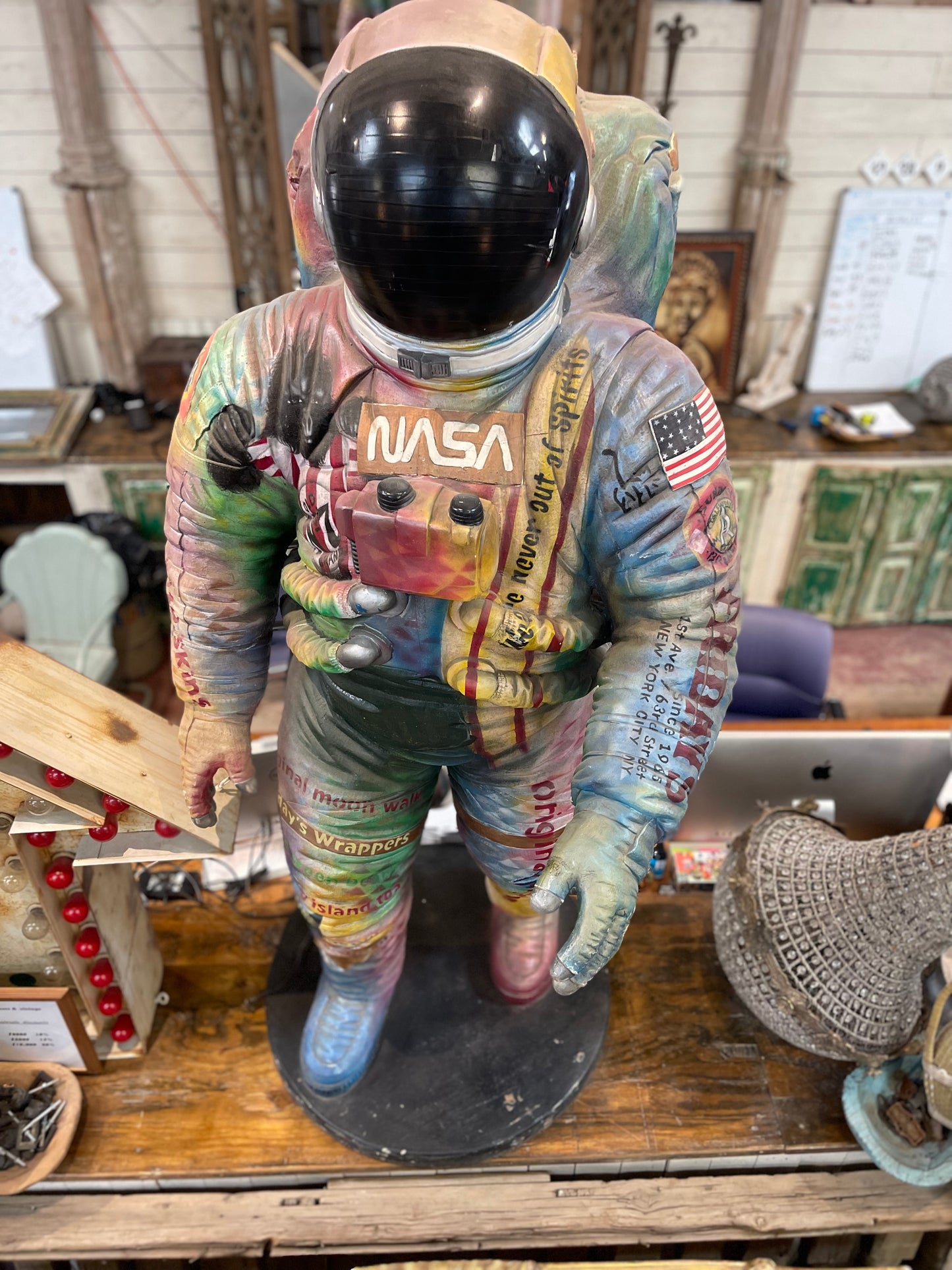Astronaut Statue (71x36)