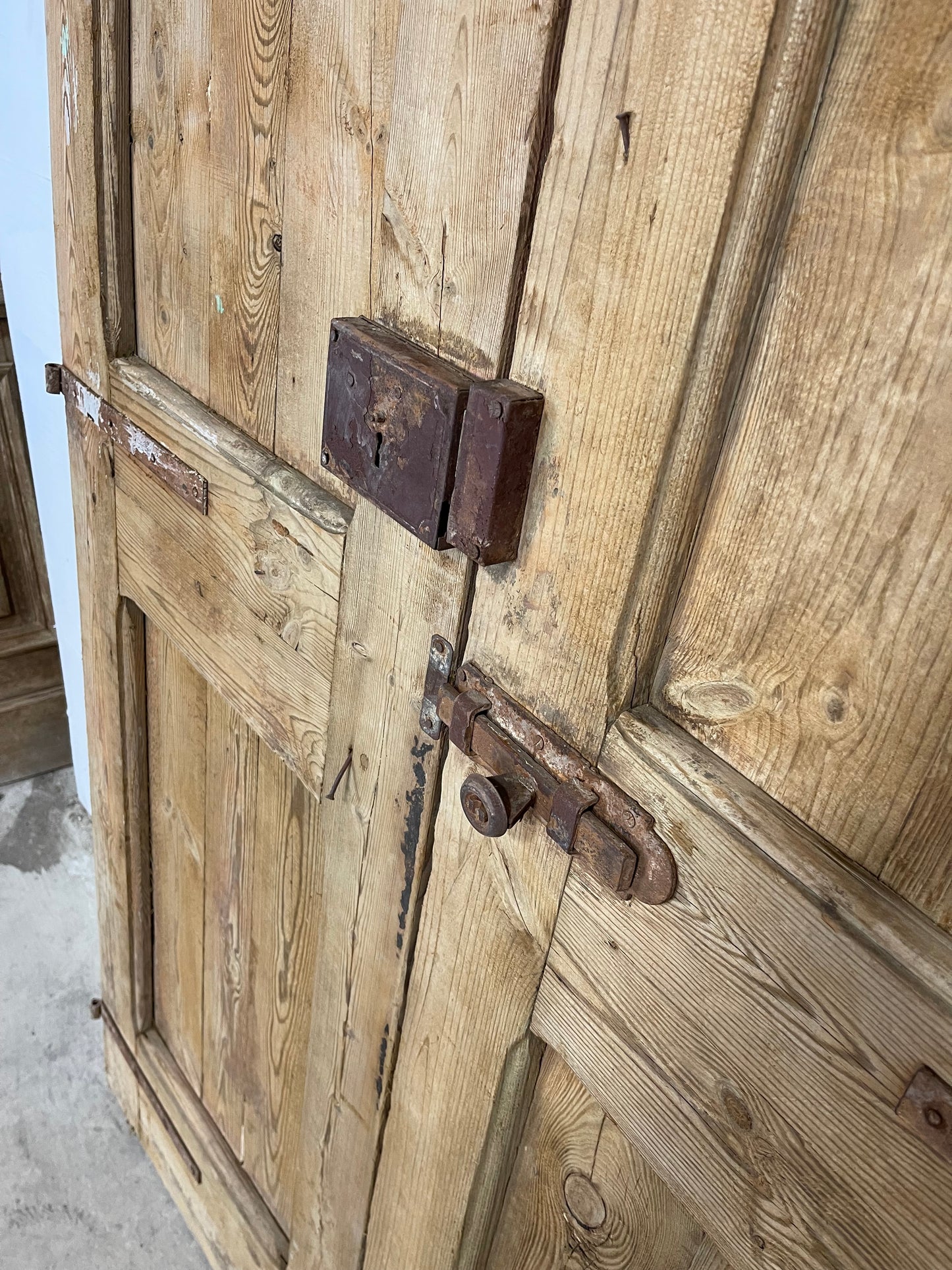 Antique French Panel Doors with Carving (90.5 x 48.25) M027