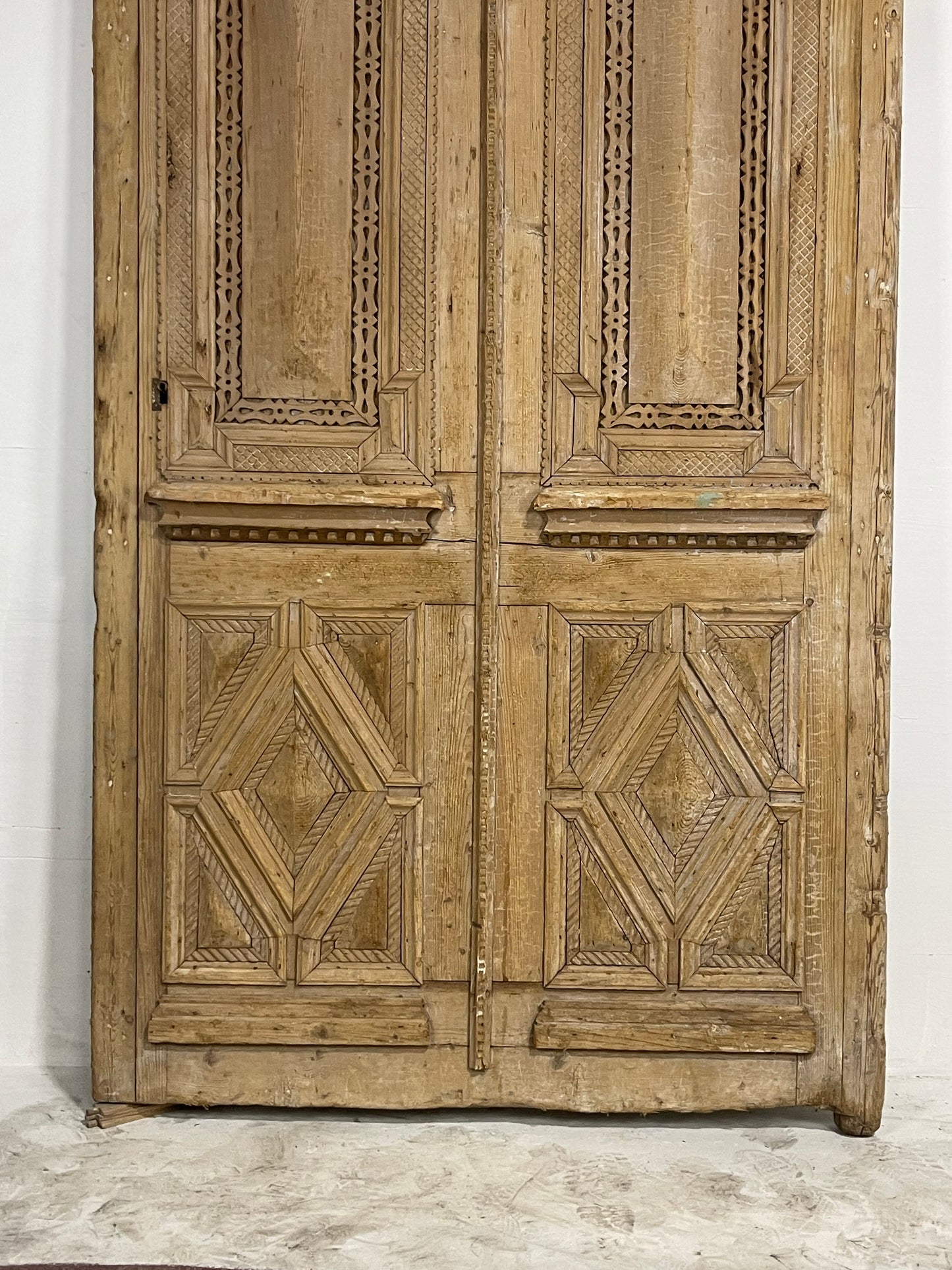 Antique French Panel Door with Carving (99.5 x 57) N002