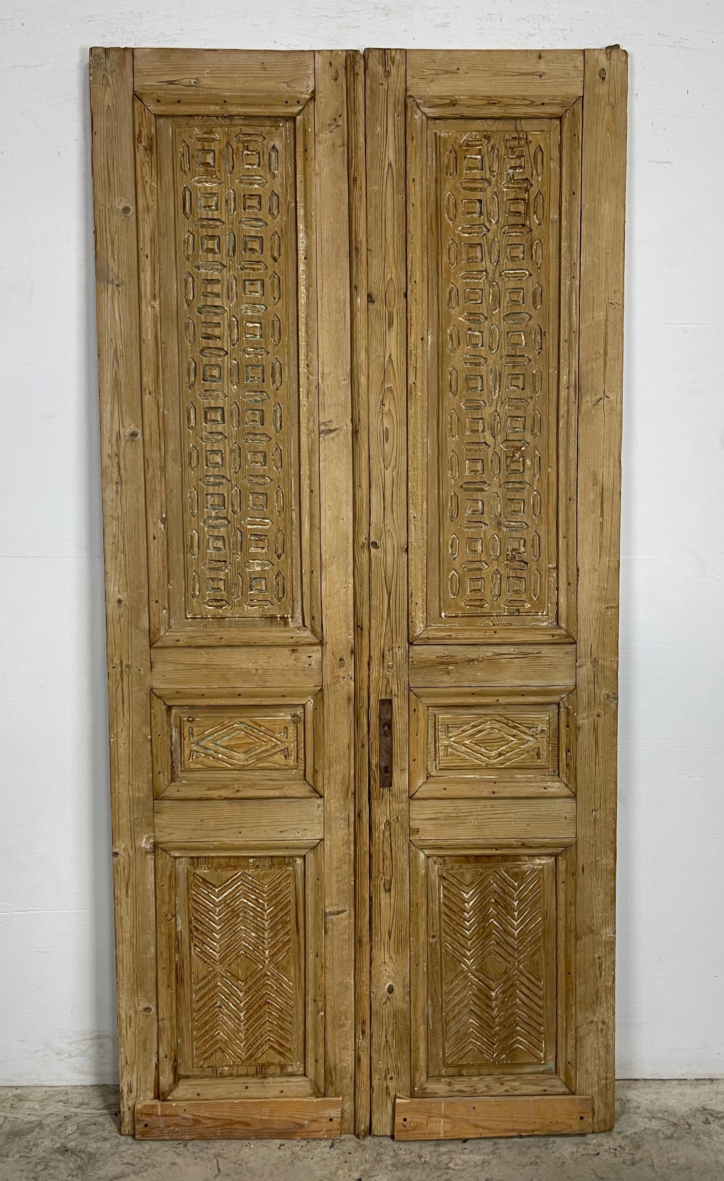 Antique French Panel Doors with Carving (87 x 41.5) M009
