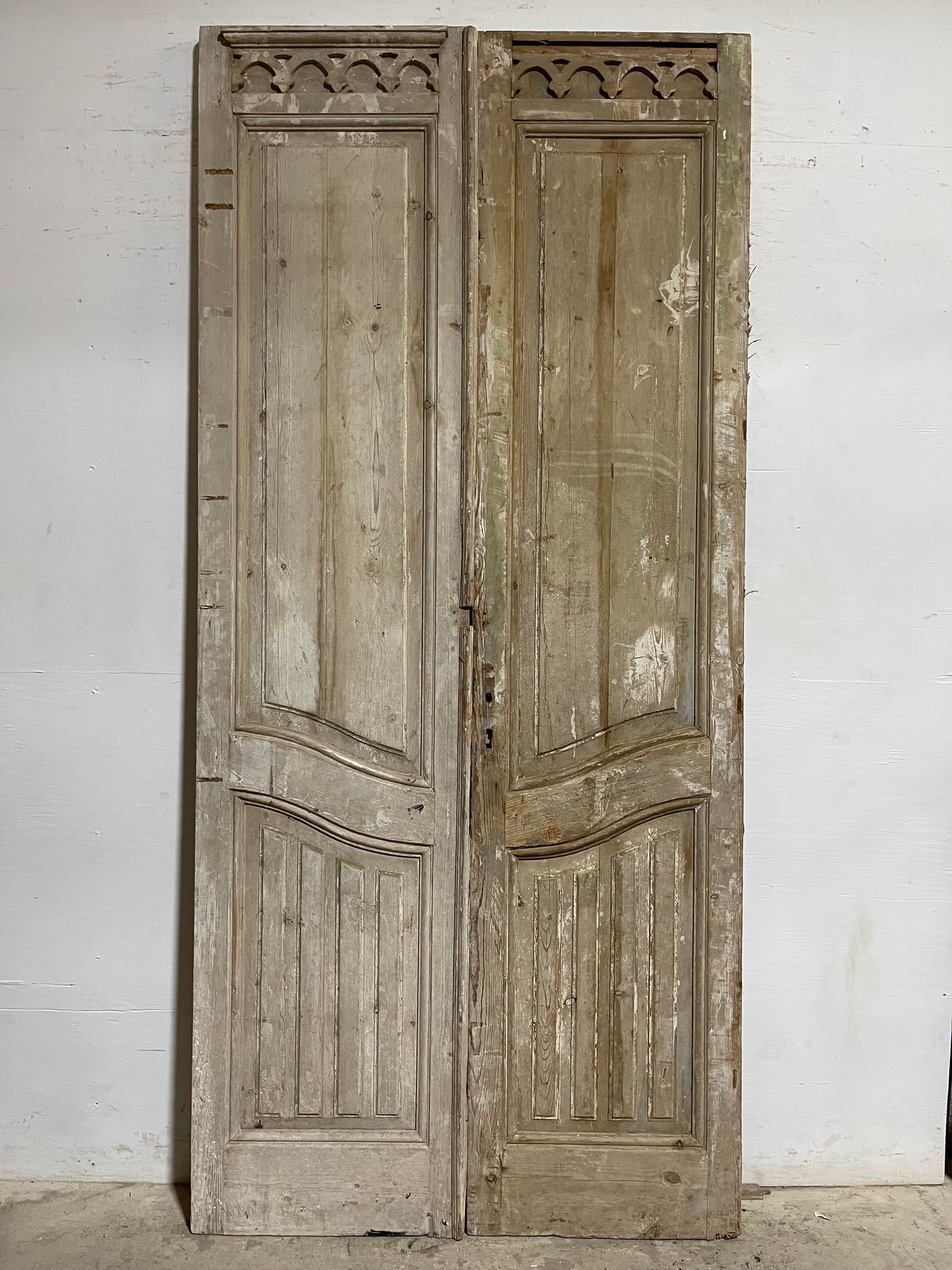 Antique French Panel Door with Carving (104.25x47.5) L006