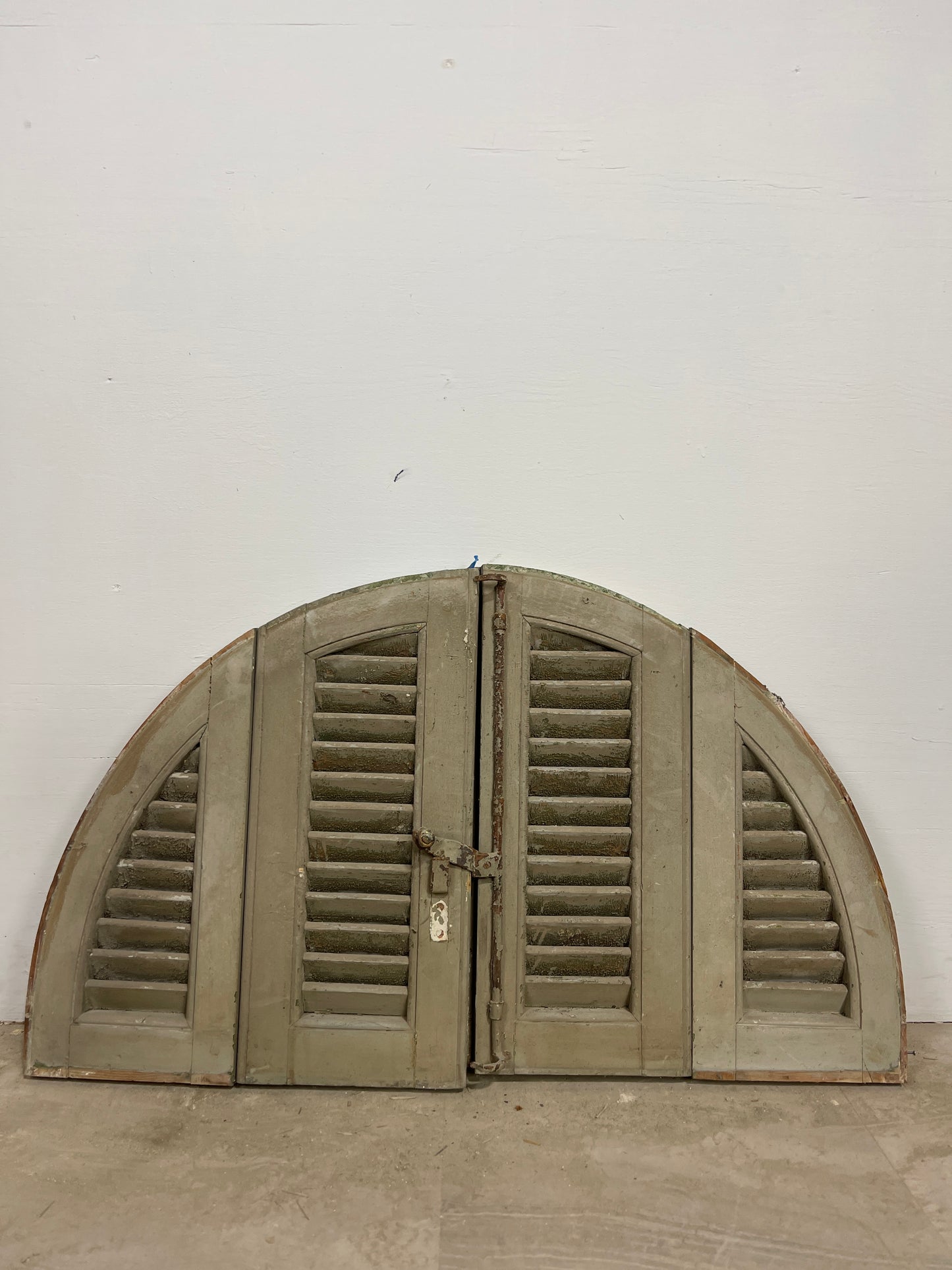 Antique French Shutters - 4 piece set arched (28.25 x 40.5) O993