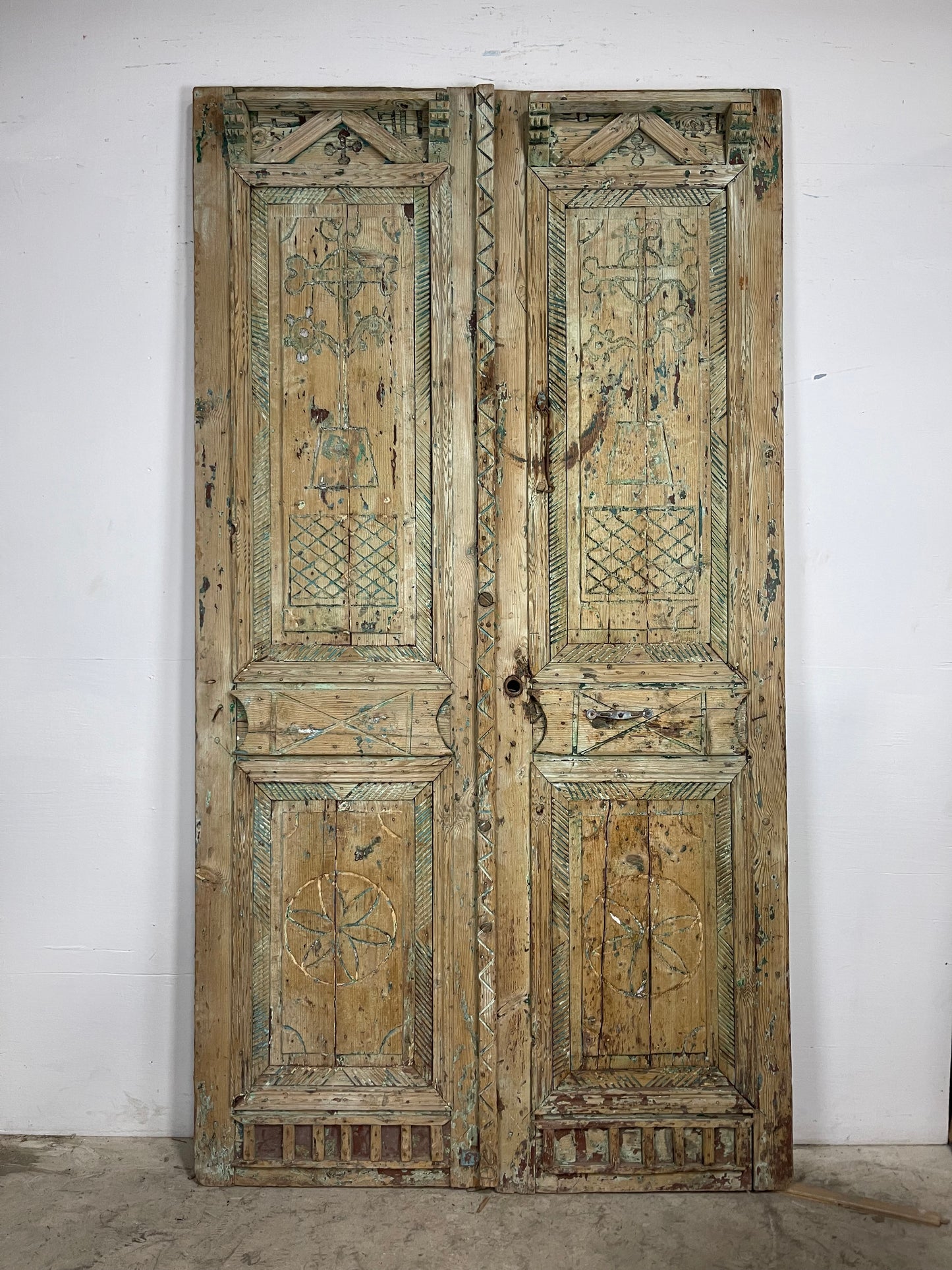 Antique French Panel Doors with Carving (101.75 x 54.75) M036