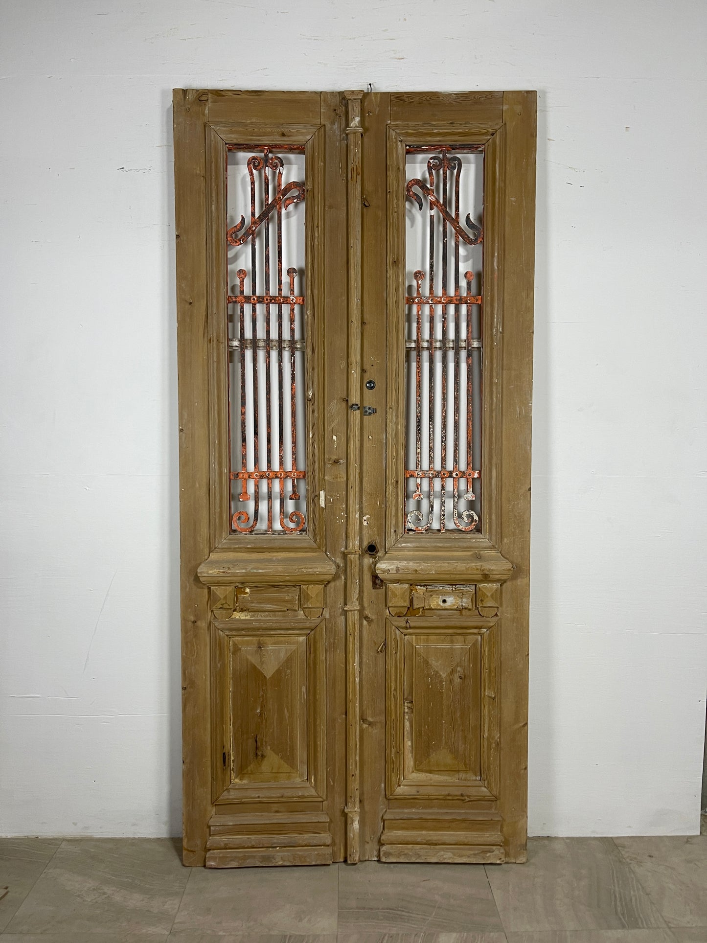 Antique French panel doors with Metal (93.5 x 43) O33