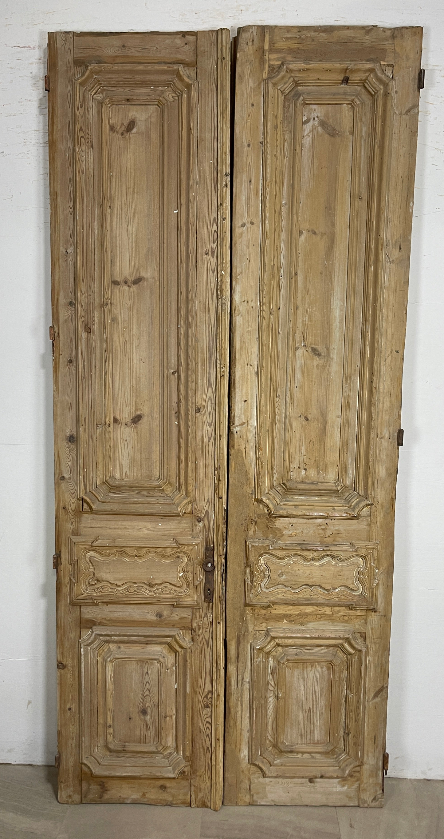 Antique French panel doors with Carvings (98 x 44) P35