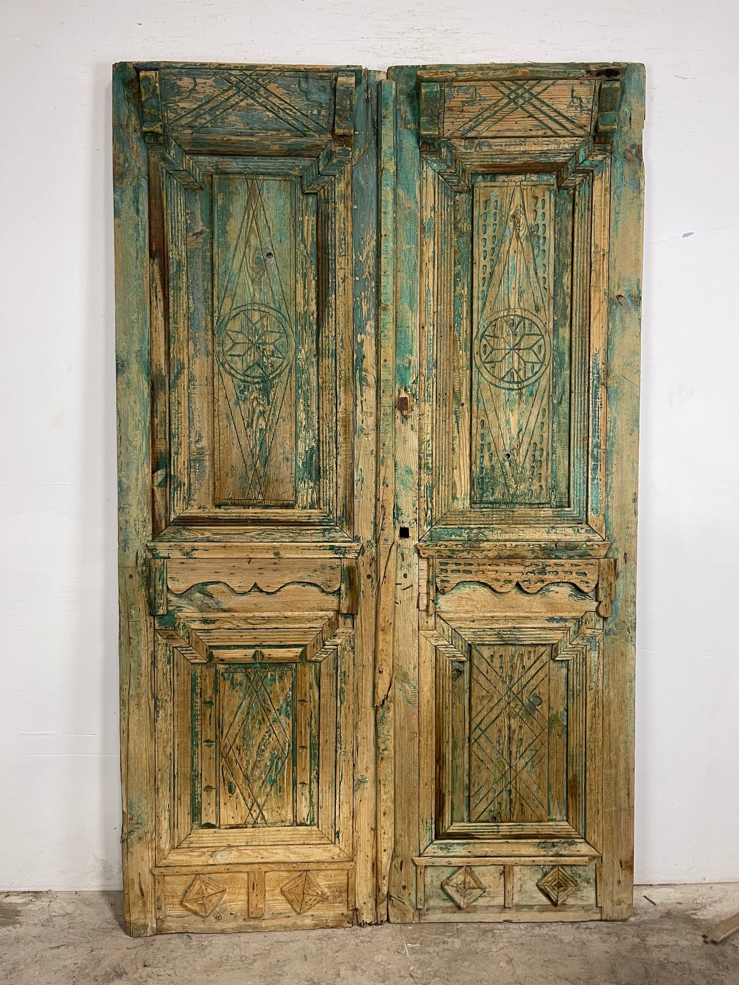 Antique French Panel Doors with Carving (93.25 x 56) M039