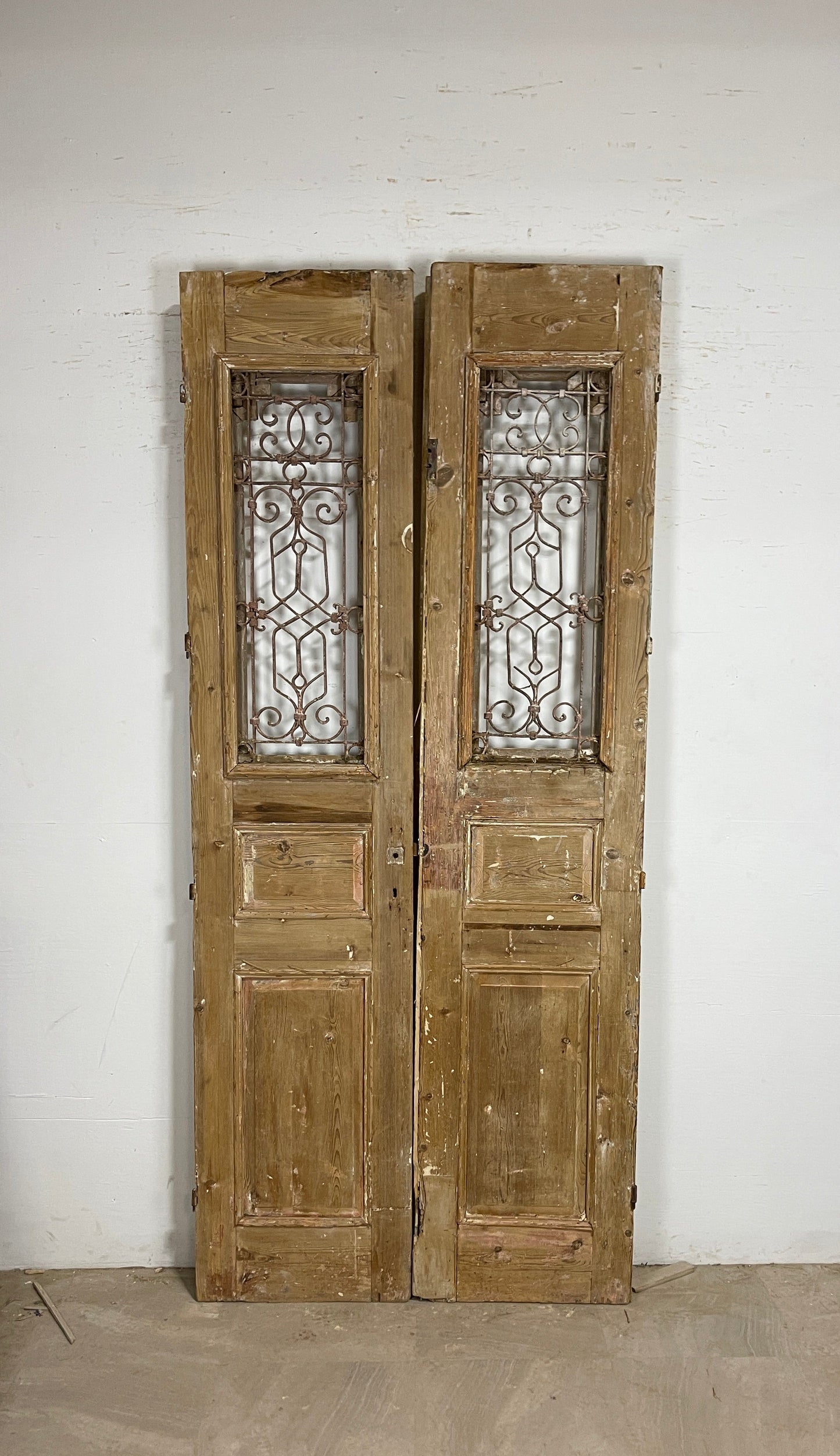 Antique French panel doors with Metal (100 x 44) P72