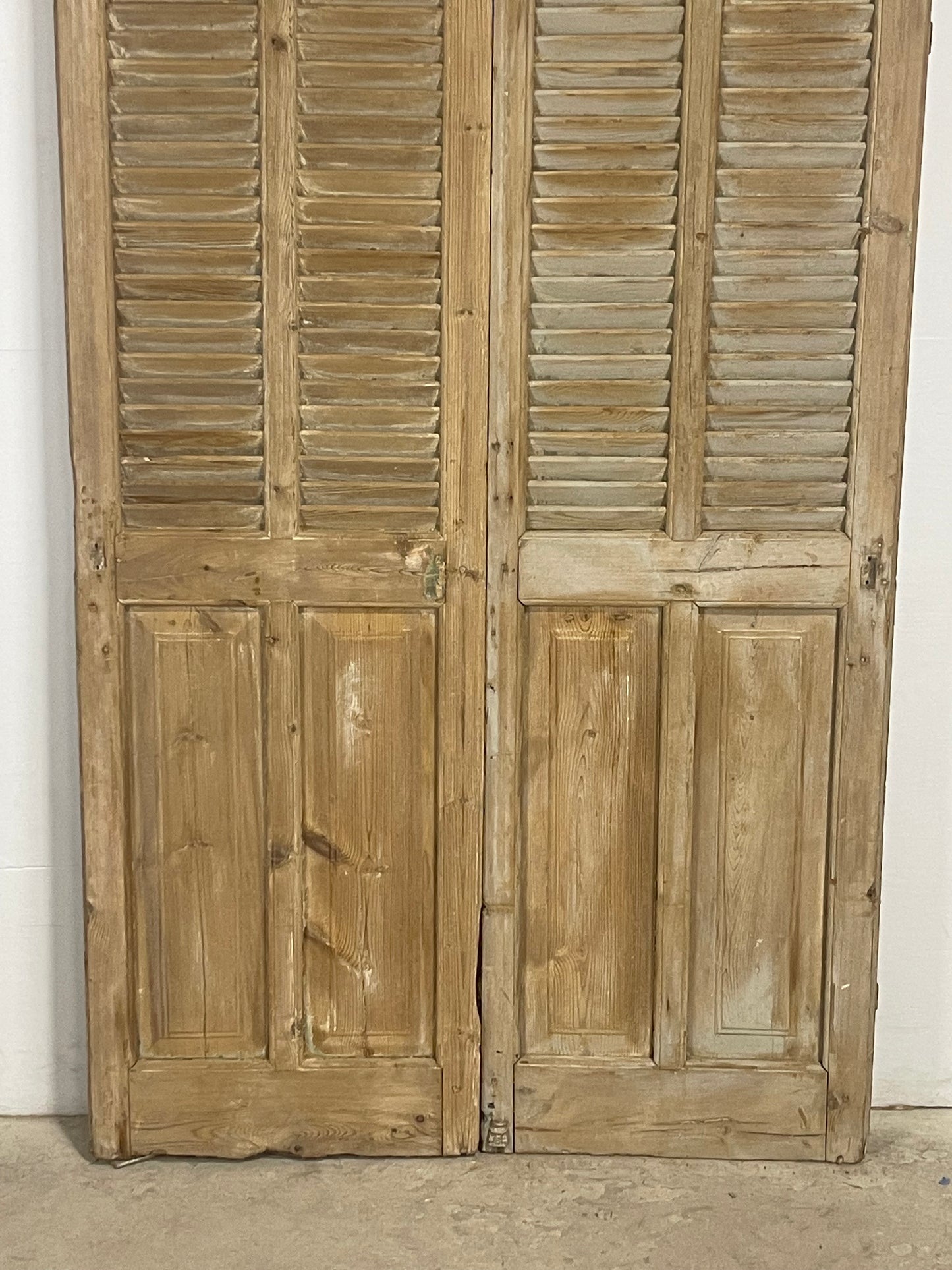 Antique French Shutters (124 x45.75) M090