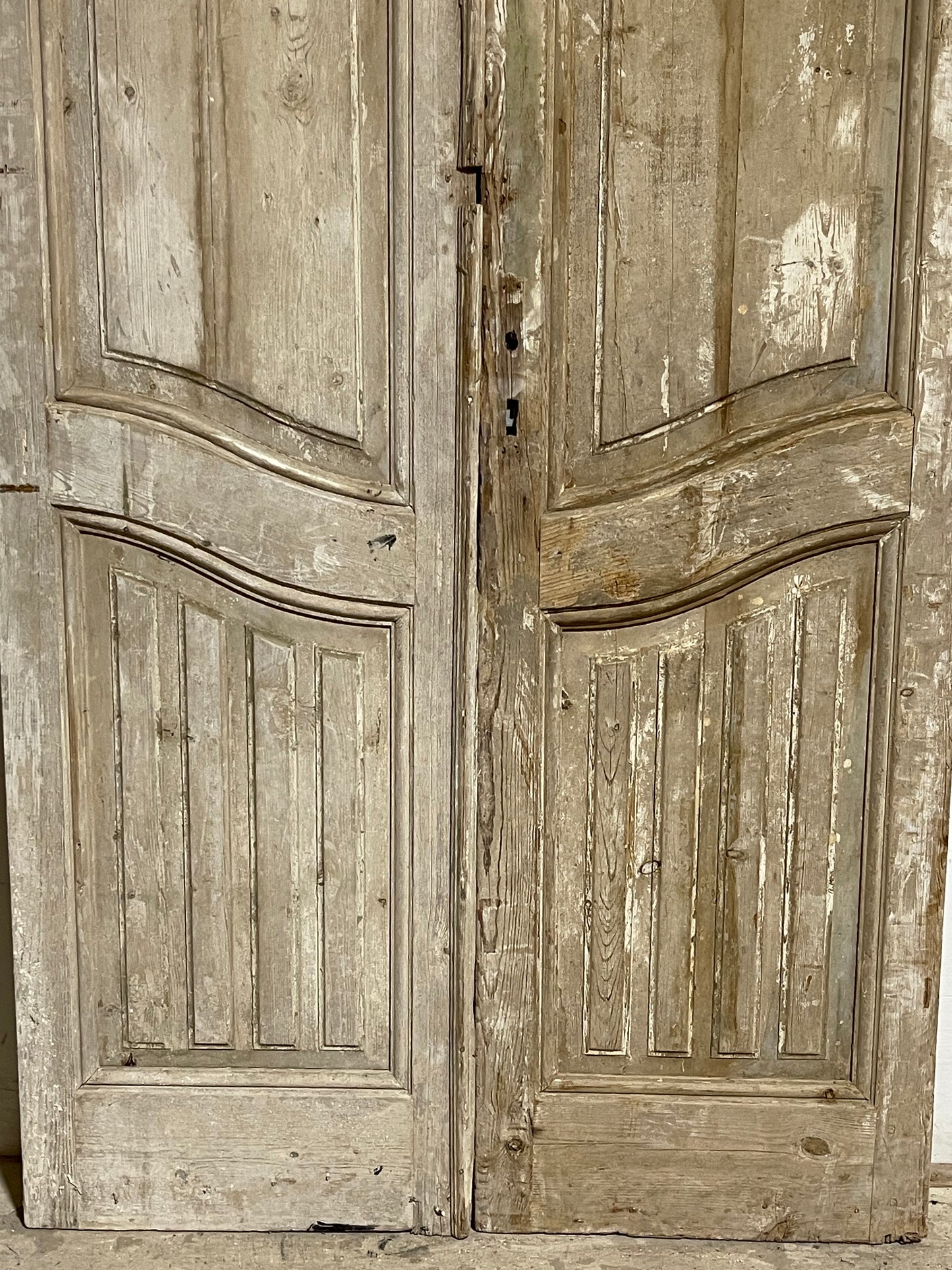 Antique French Panel Door with Carving (104.25x47.5) L006