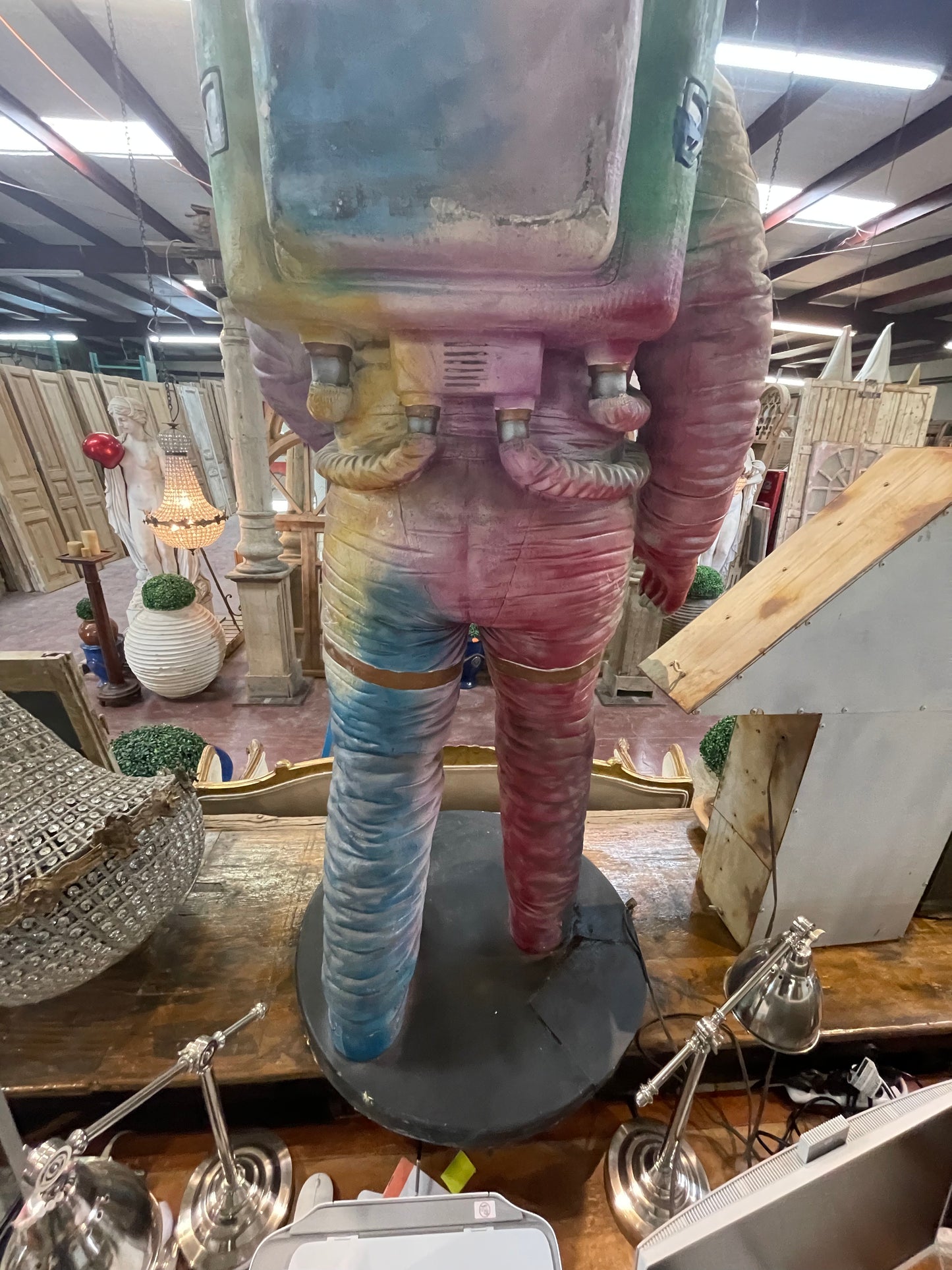 Astronaut Statue (71x36)