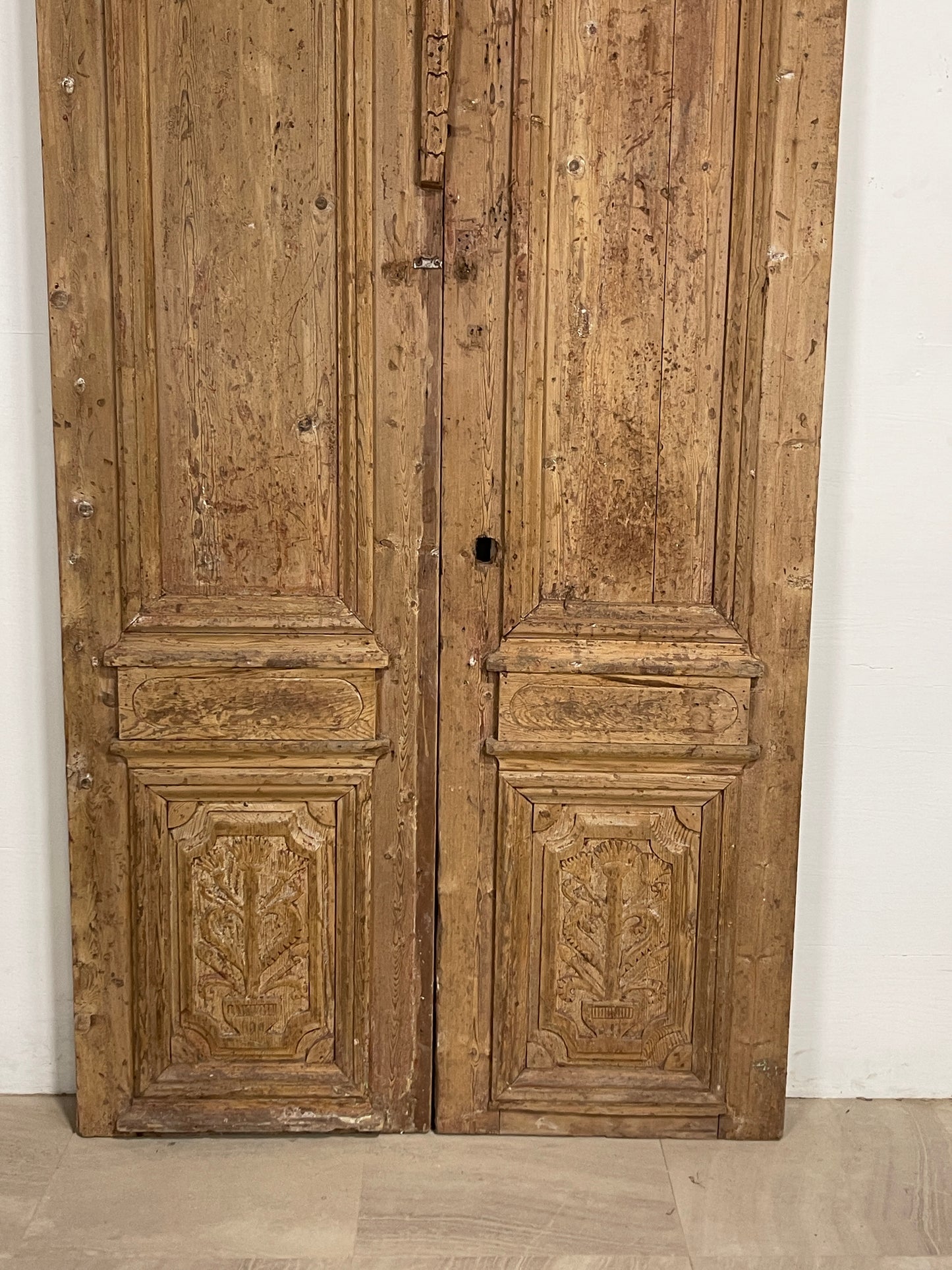 Antique French panel doors with Carvings (105 x 43) P36