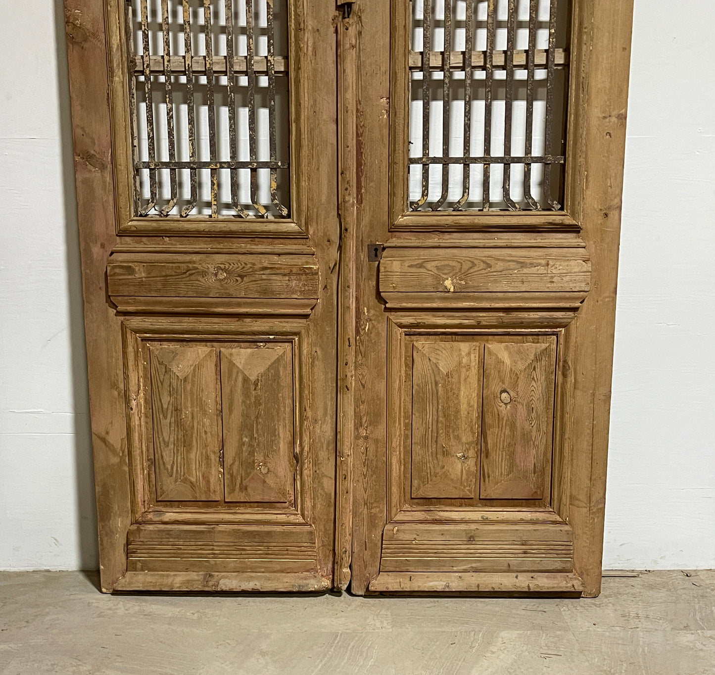 Antique French panel doors with Metal (87 x 55) P33