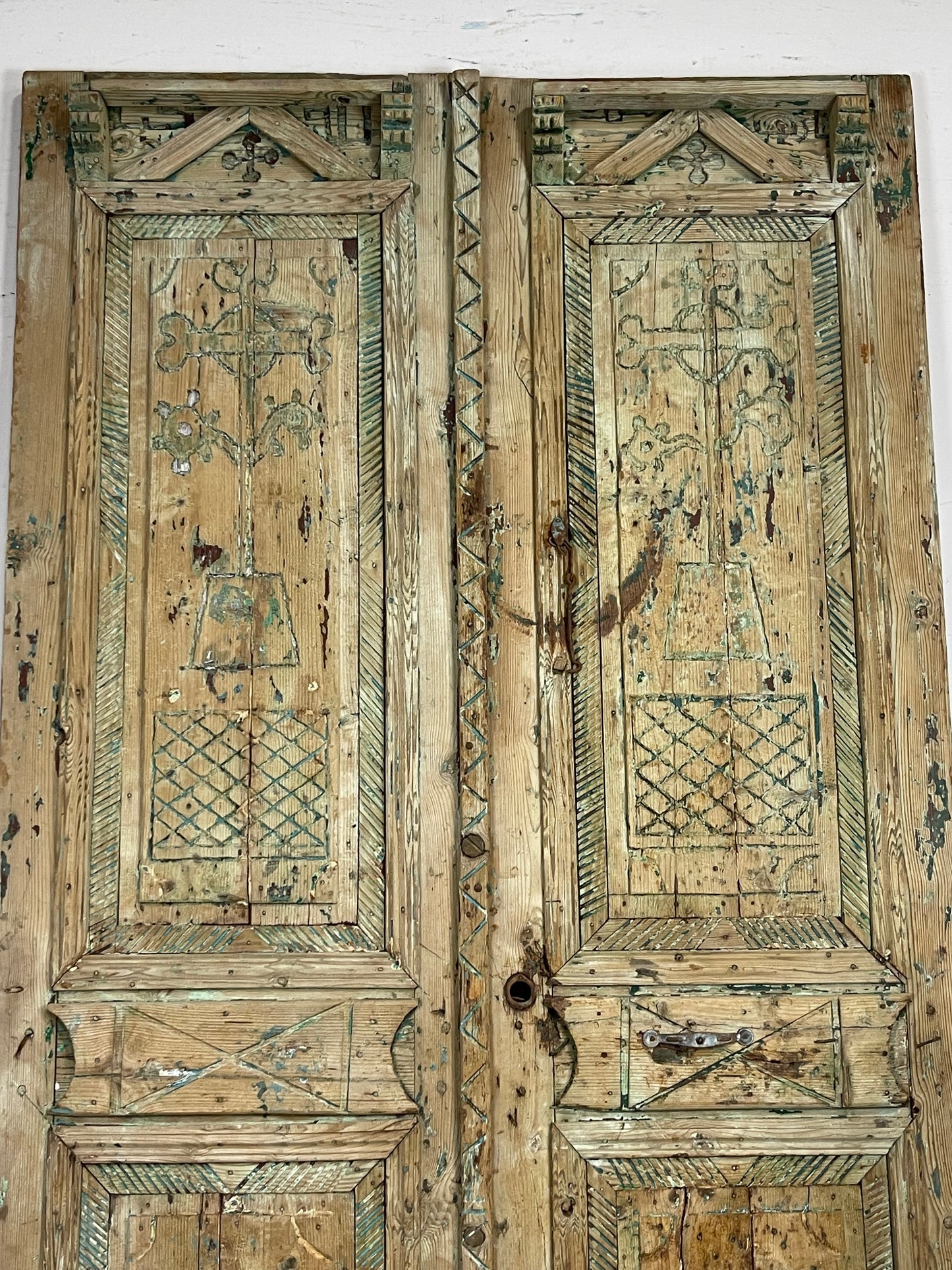 Antique French Panel Doors with Carving (101.75 x 54.75) M036