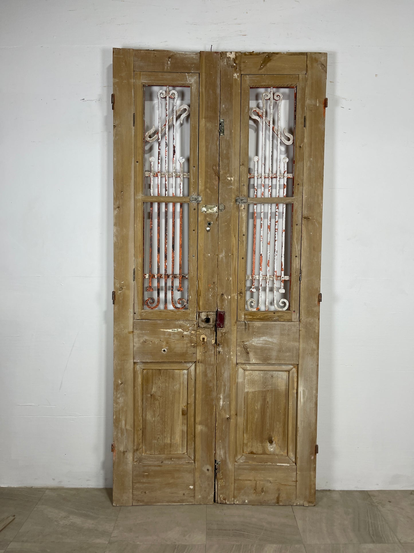 Antique French panel doors with Metal (93.5 x 43) O33