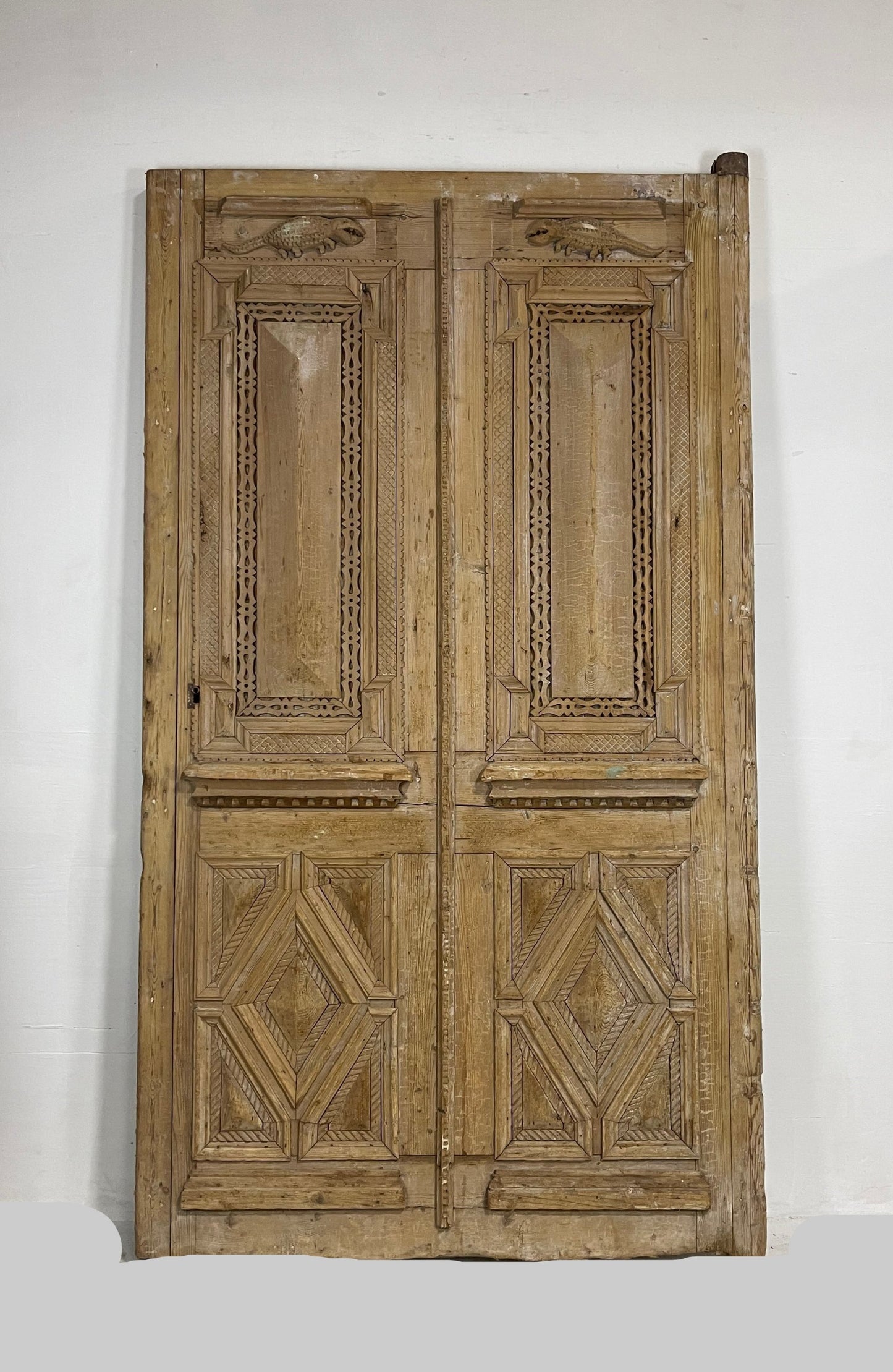 Antique French Panel Door with Carving (99.5 x 57) N002
