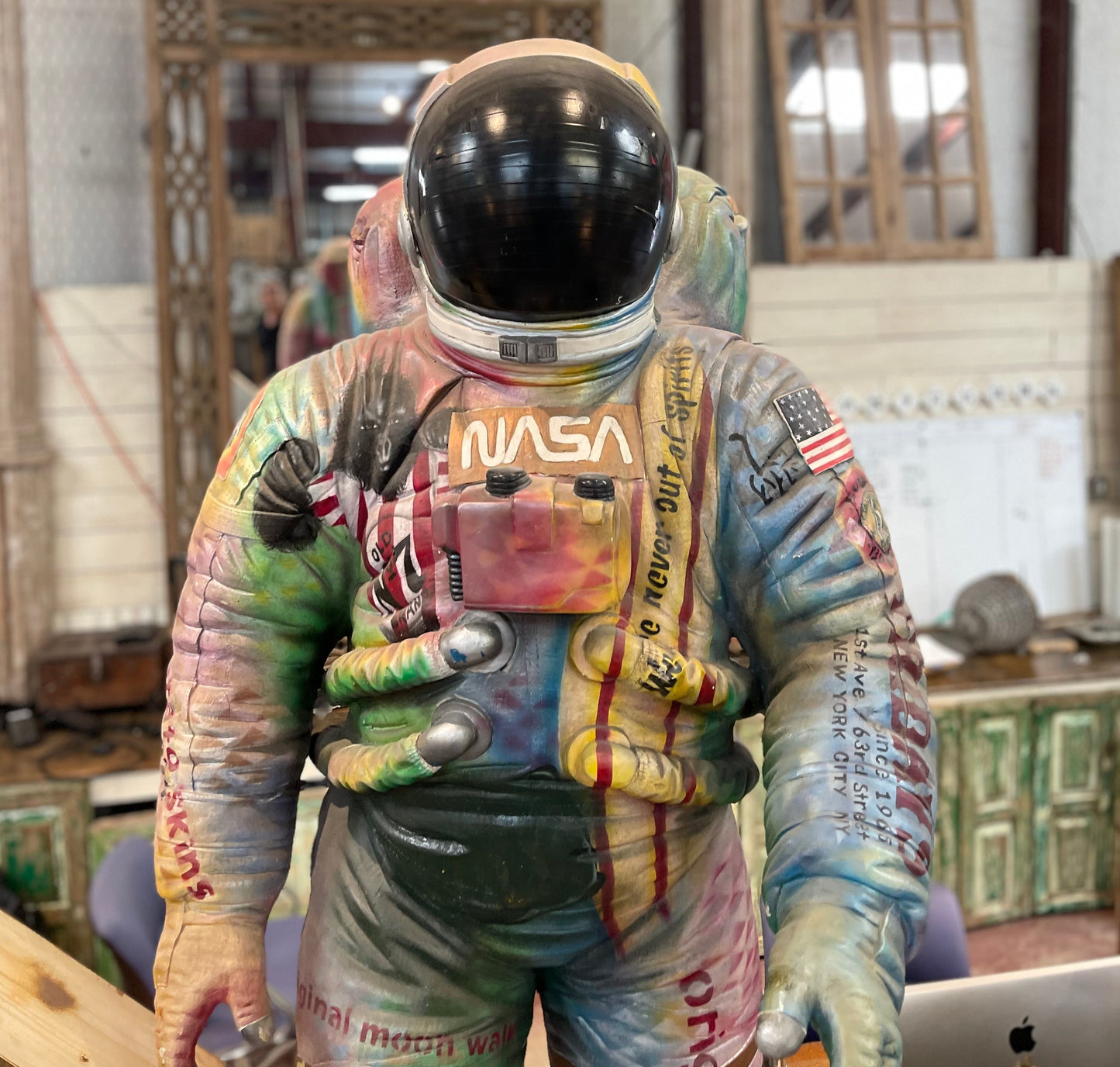 Astronaut Statue (71x36)