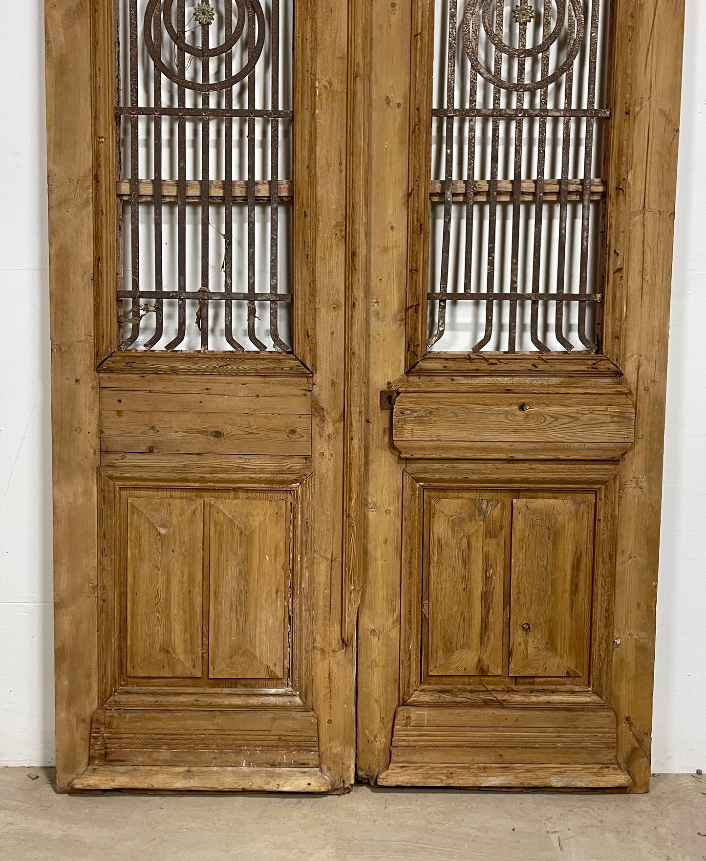 Antique French panel doors with Metal (87 x 55) P32